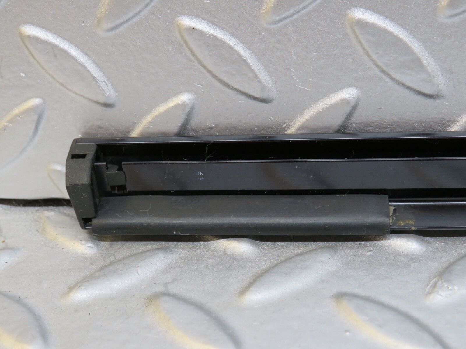 35080 Mercedes-Benz W210 320E Front Left Door Window Exterior Trim