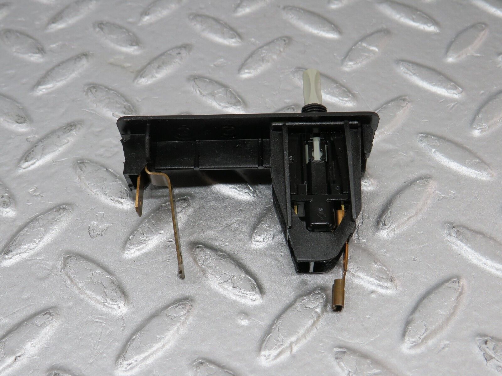 36587 Mercedes-Benz W201 190E 2.0L Trunk Boot Light Switch 2018201211