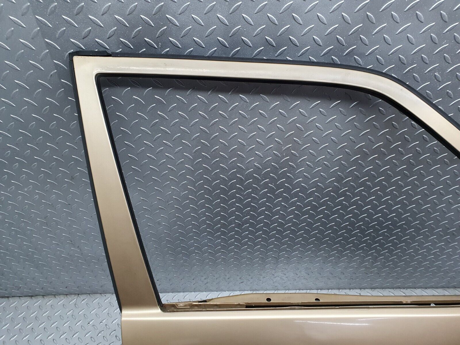 41367 Mercedes-Benz W124 200E Front Right Door