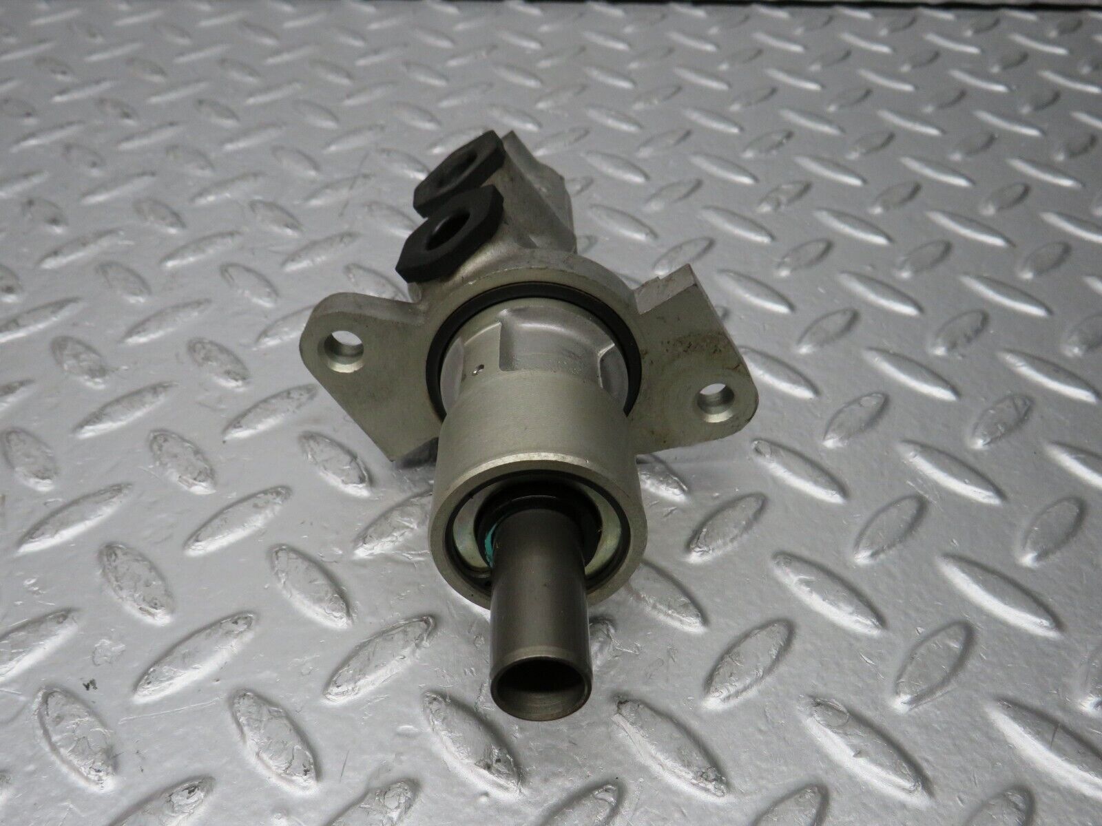 31240 Mercedes-Benz S124 220TE Wagon Brake Master Cylinder Girling