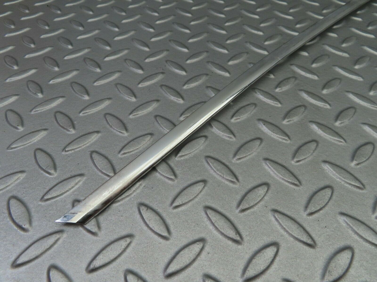 6210 Mercedes-Benz W126 380SE Door Chrome Window Frame Front Left