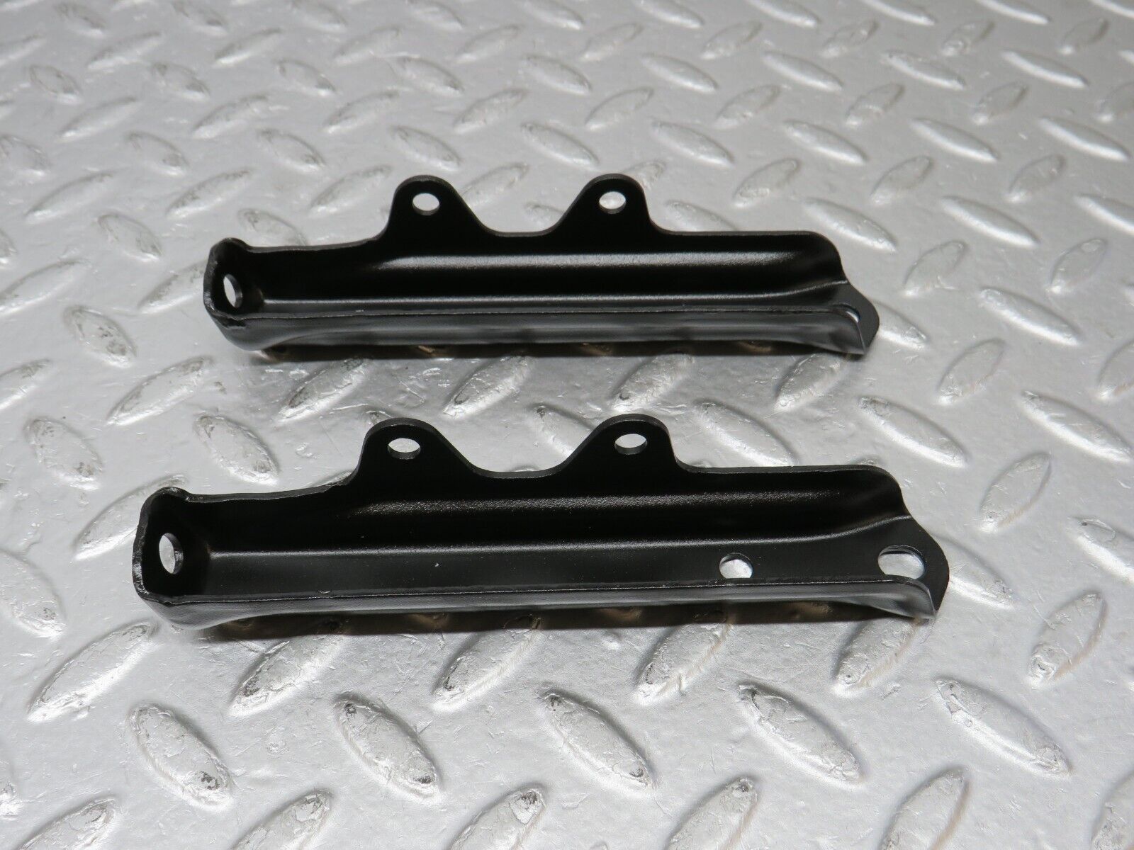 38926 Mercedes-Benz W201 190E 2.6L Air Intake Manifold Bracket