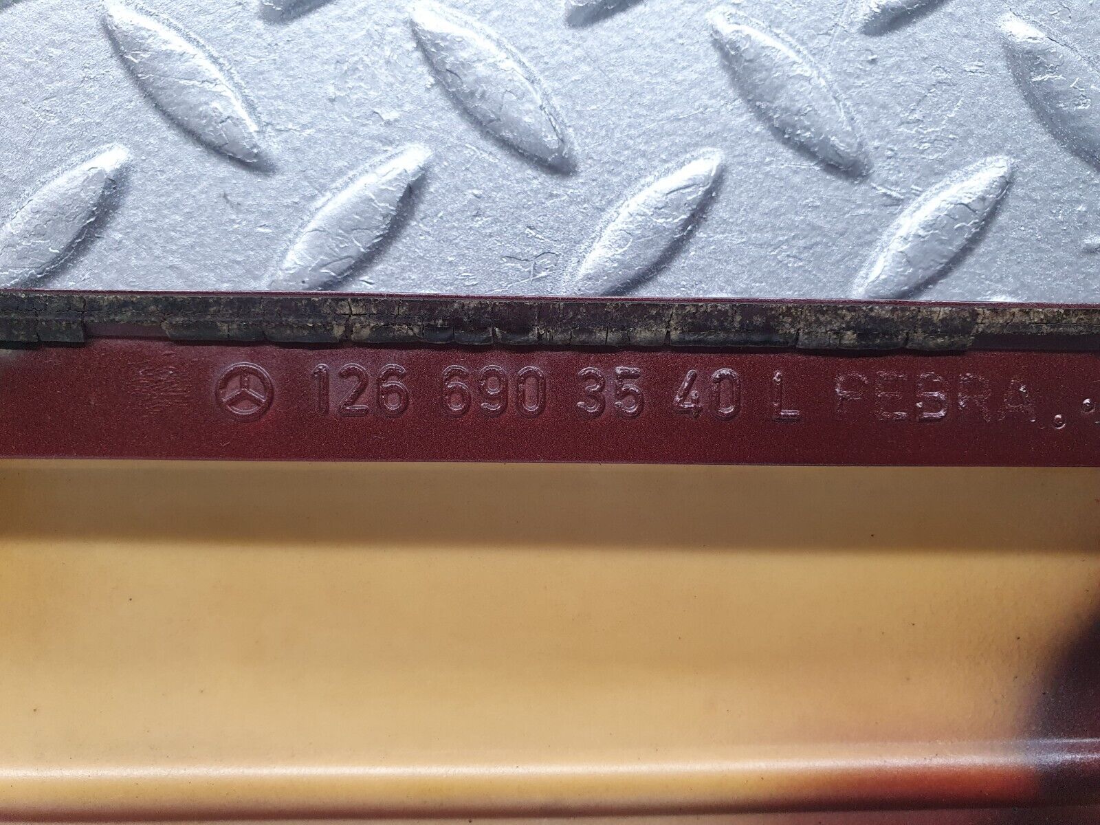 40938 Mercedes-Benz W126 300SE Front Left Fender Wing Moulding Trim 1266903540