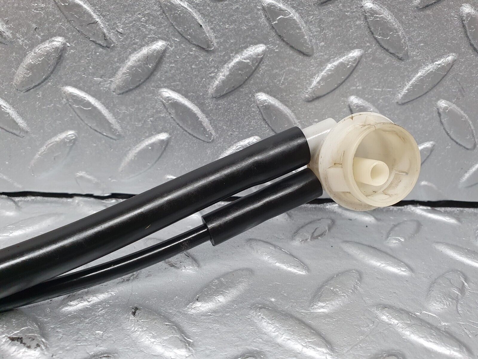 41110 Mercedes-Benz W126 300SE Fuel Vapor Hose Pipe 2014710781