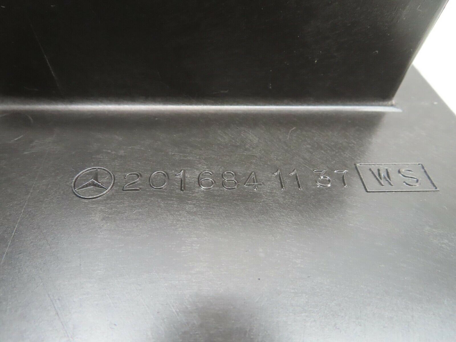 15044 Mercedes-Benz W140 S320 Front Left Floor Cable Channel Cover 2016841137