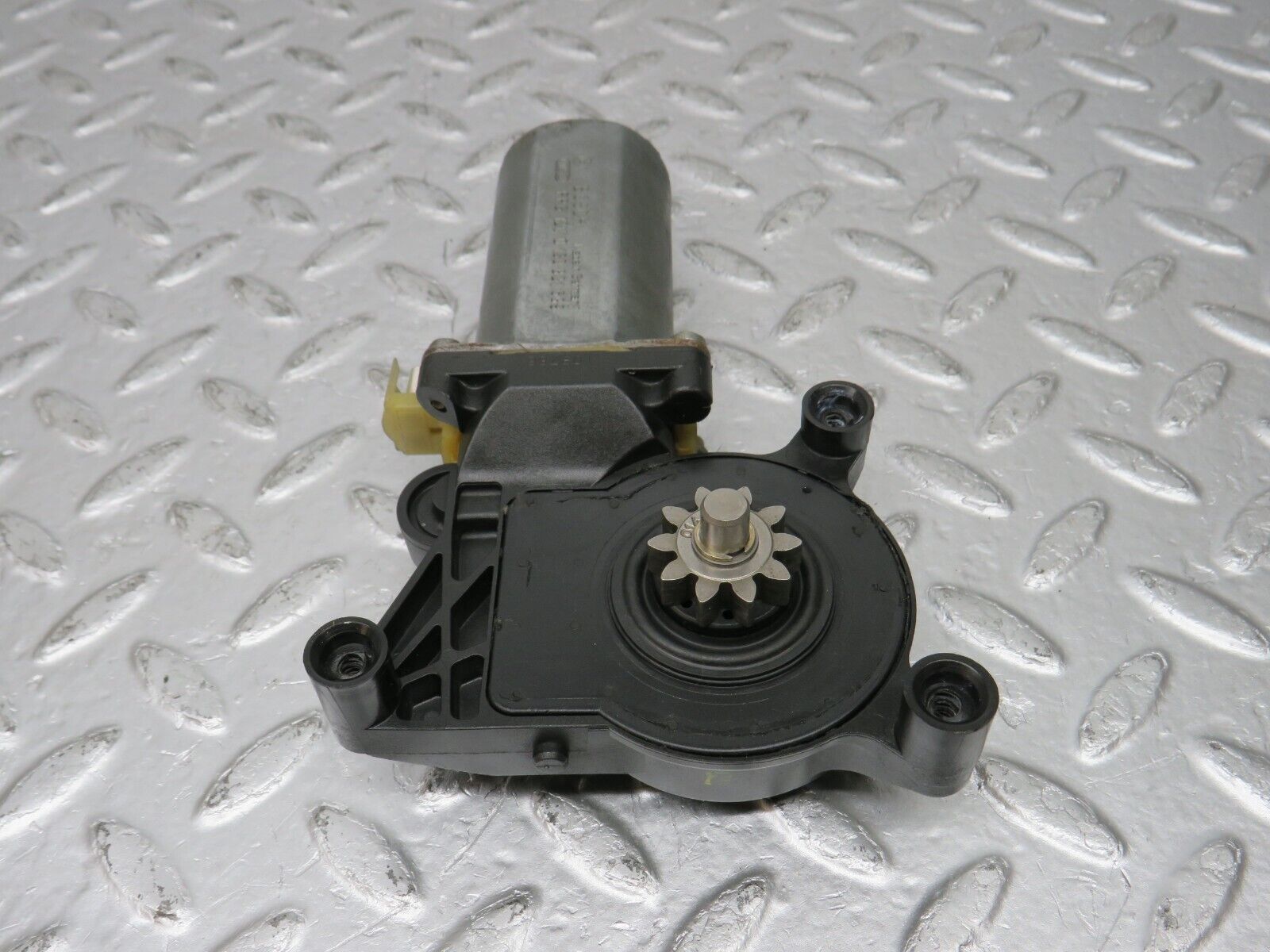 33412 Mercedes-Benz W202 C180 Window Regulator Motor Front Right 0130821639