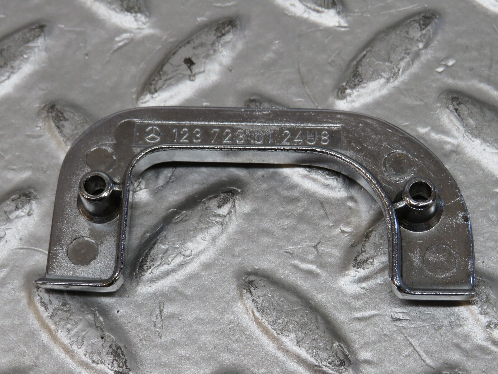 26800 Mercedes-Benz W123 240D Left Interior Door Chrome Latch Trim 1237230124