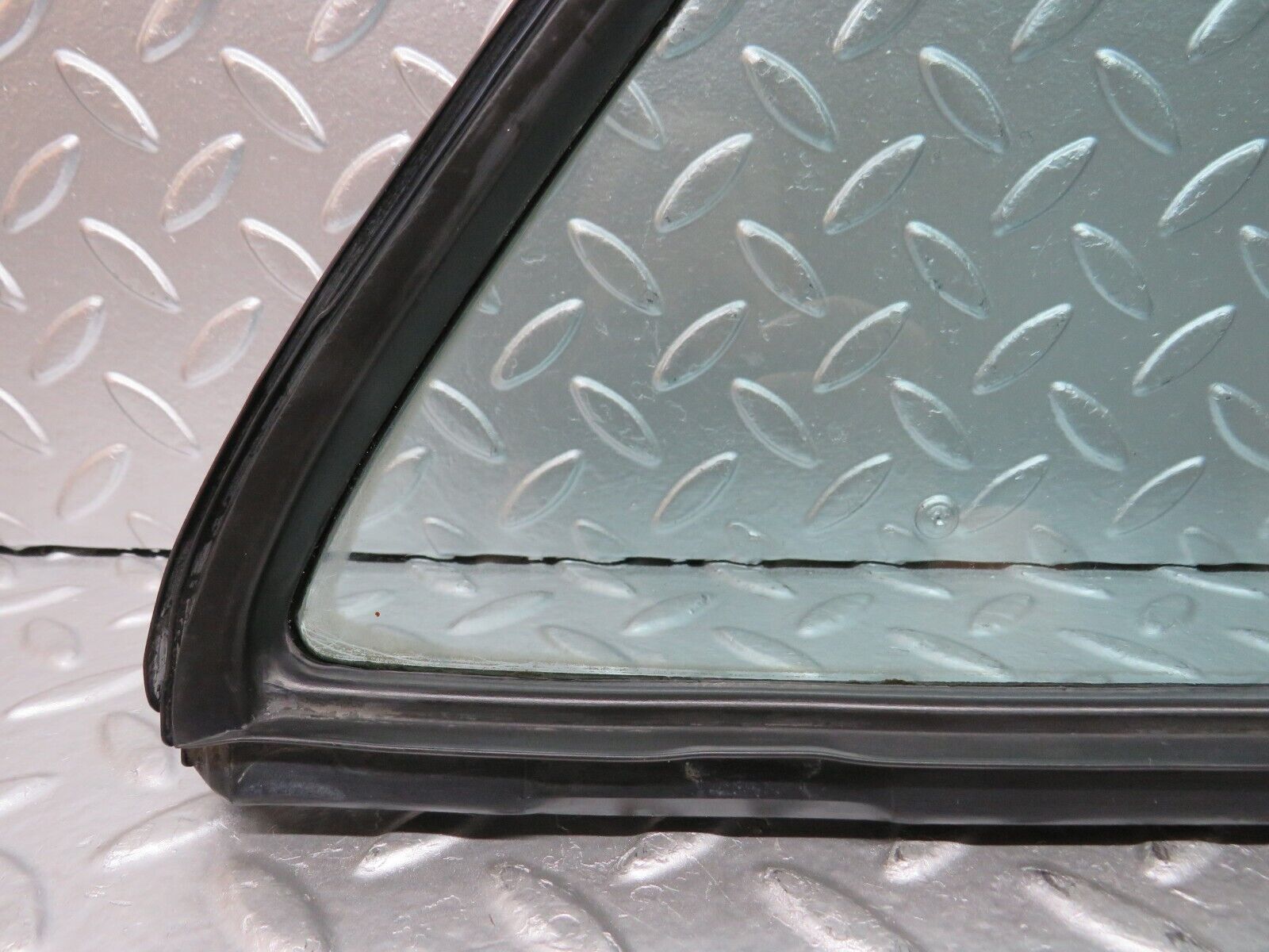 26829 Mercedes-Benz W123 240D Rear Left Quarter Glass