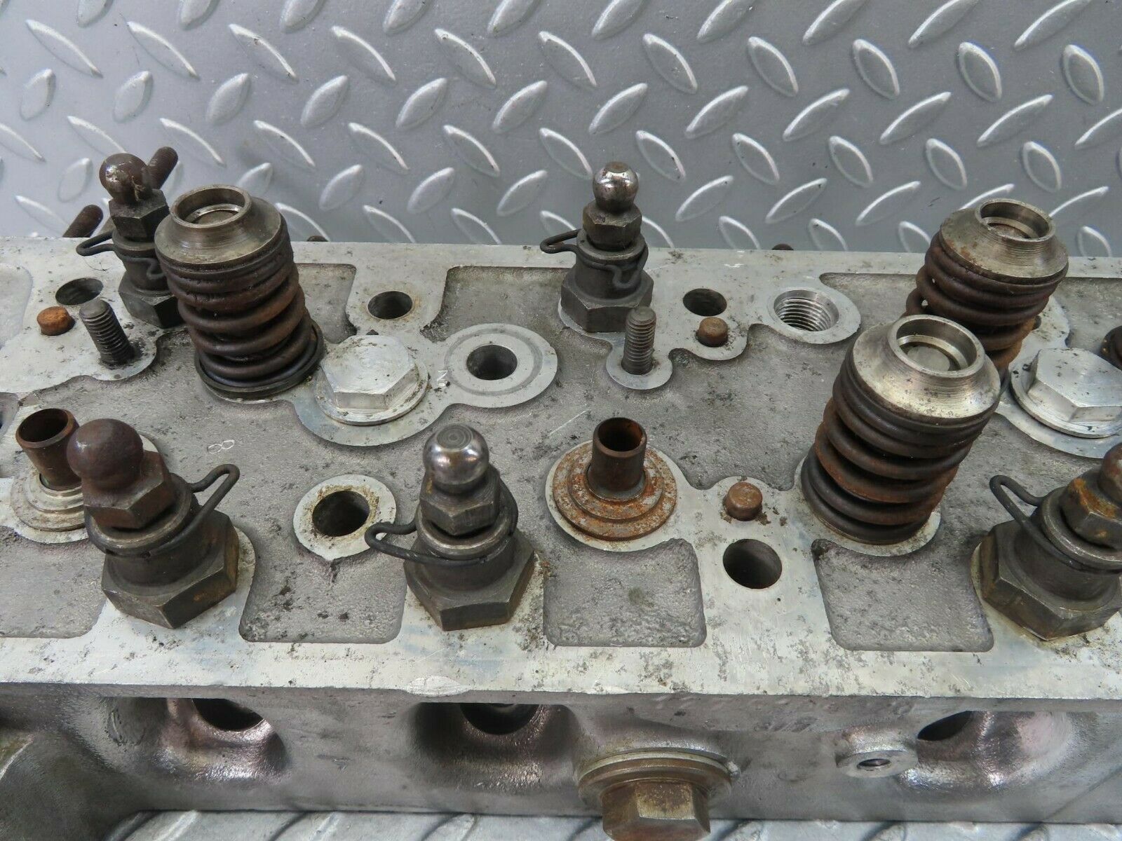 8666 Mercedes-Benz W111 Cylinder Head 1270104020