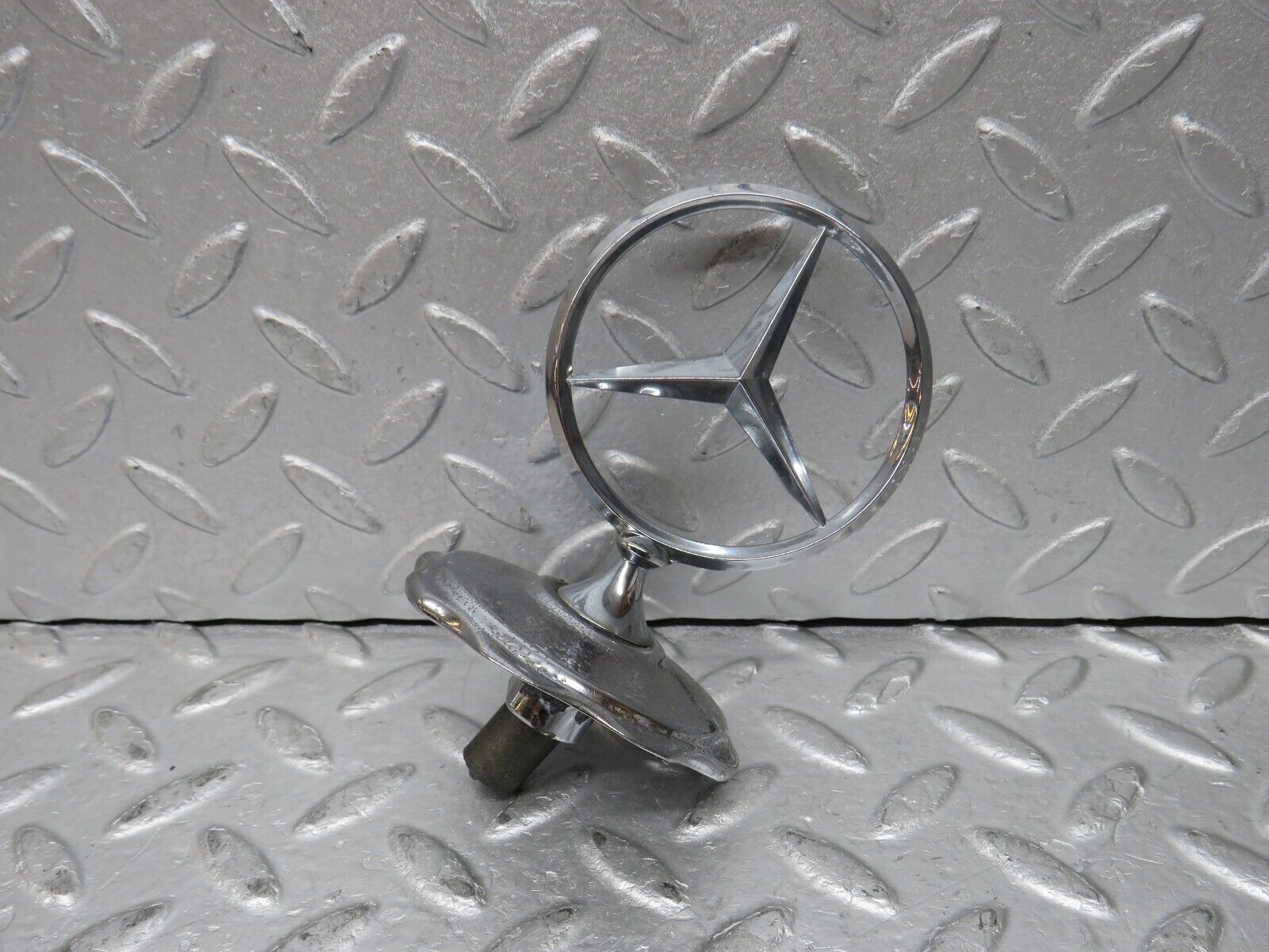 37283 Mercedes-Benz W109 300SEL Front Emblem Badge 1088880117