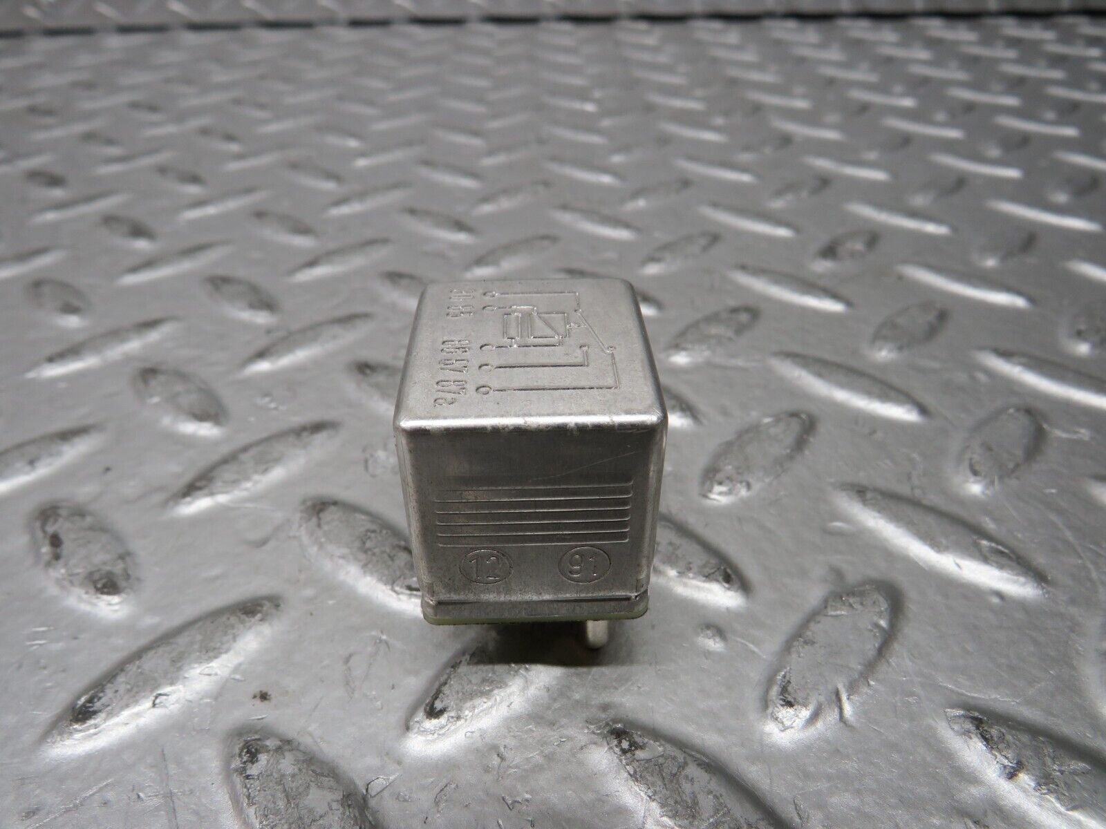 28665 Mercedes-Benz W123 230E Multi Purpose Relay 0015420219