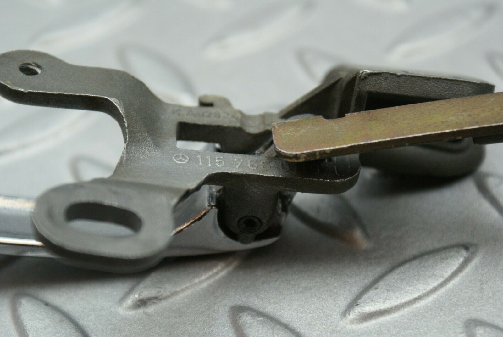 3234 Mercedes-Benz W115 220D Chrome Door Handle Left 1157660119