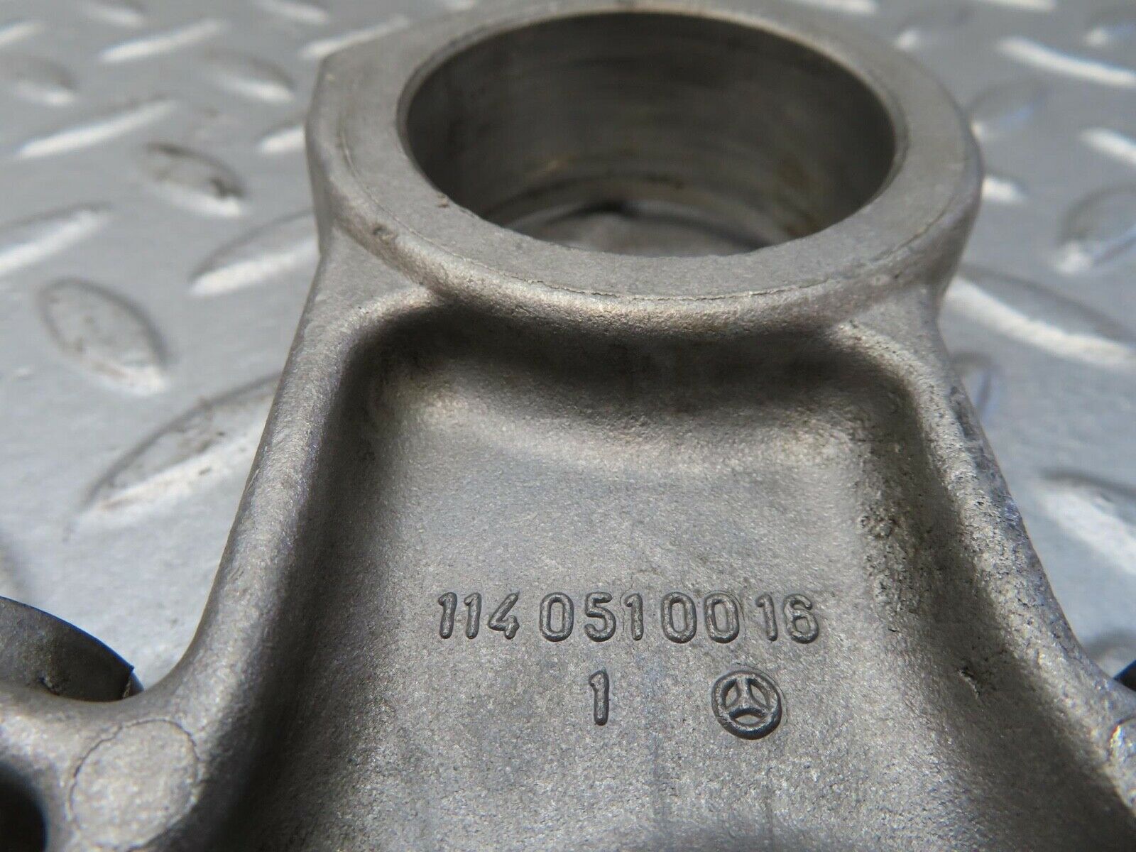 13362 Mercedes-Benz W111 230S Camshaft Tower Bearing 1140510016