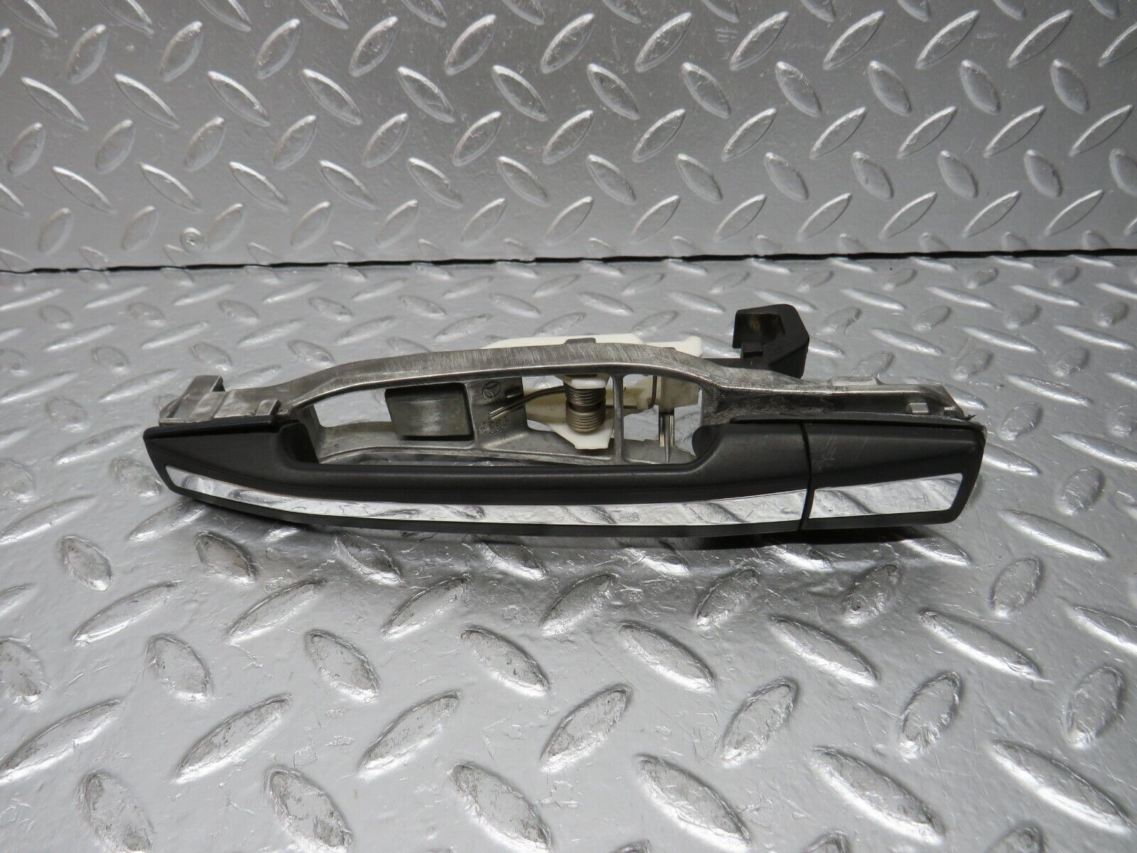 31372 Mercedes-Benz S124 220TE Rear Right Exterior Door Handle