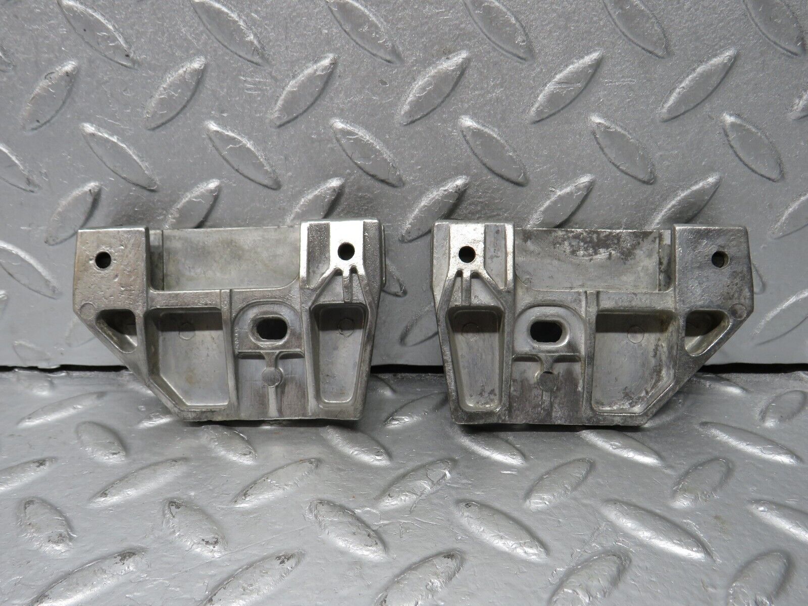 39727 Mercedes-Benz R129 320SL Coupe Door Window Guide Bracket 1247250132 1247250232