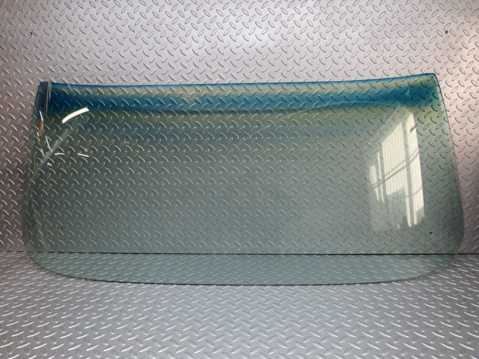 37519 Mercedes-Benz W109 300SEL Front Windscreen