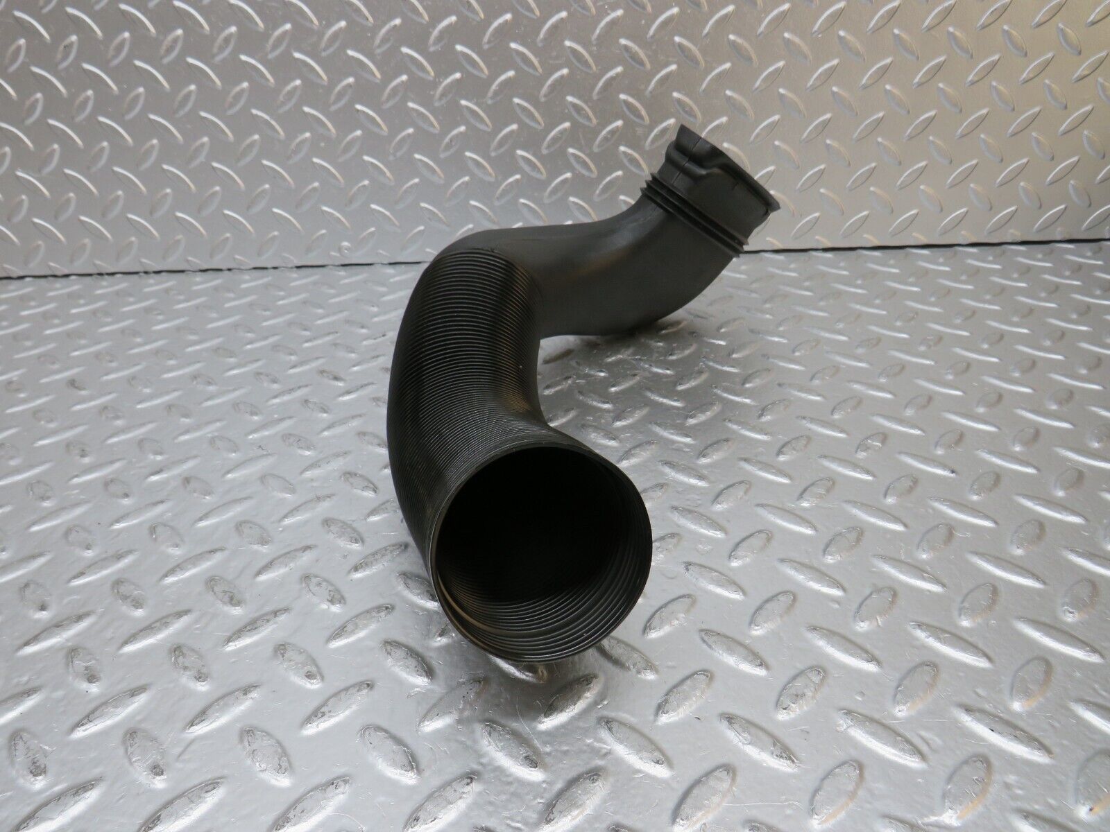 30612 Mercedes-Benz W201 190E 2.0L Air Duct Pipe Hose Right 2018311846