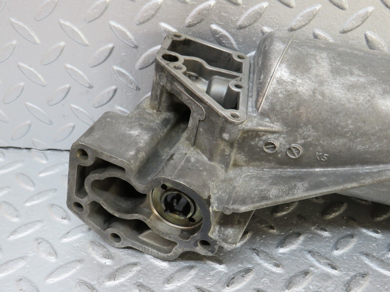 35924 Mercedes-Benz 240D OM616.912 Oil Filter Housing 6151840102 6171840125