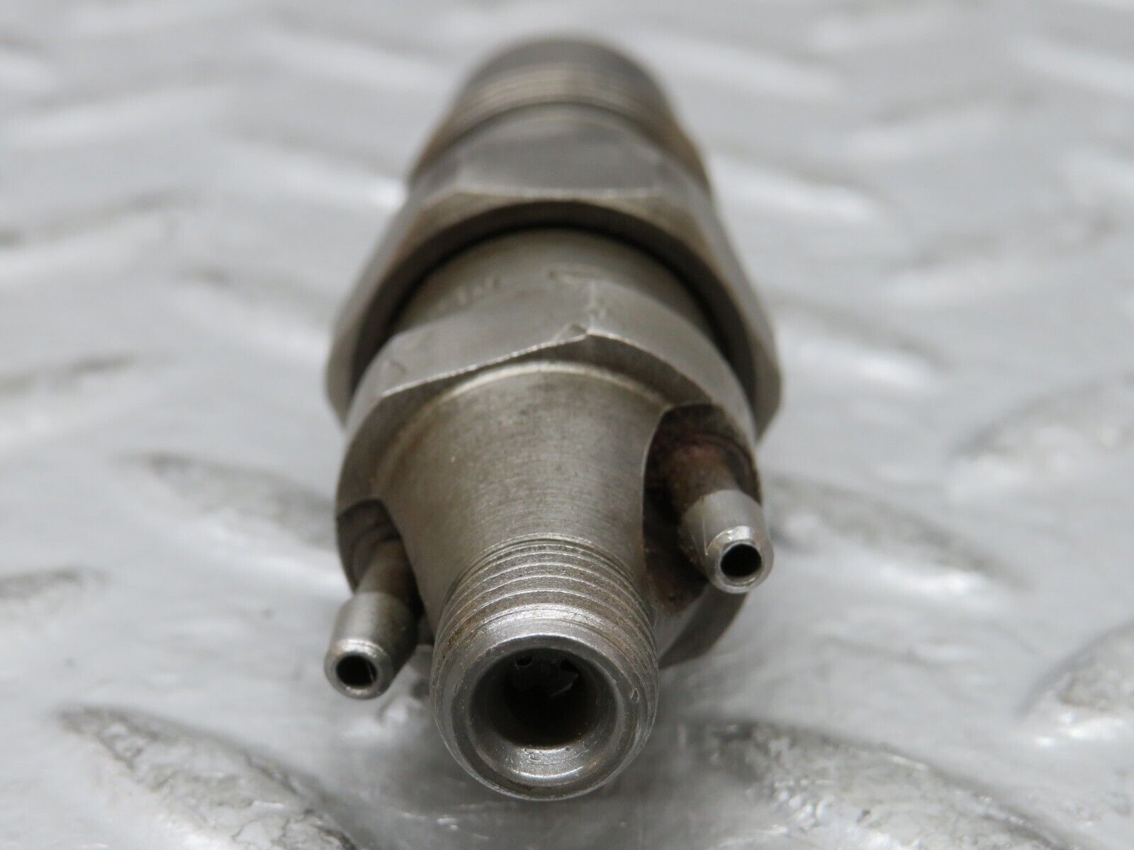 27001 Mercedes-Benz W123 240D Fuel Injector Bosch KCA30S35/4