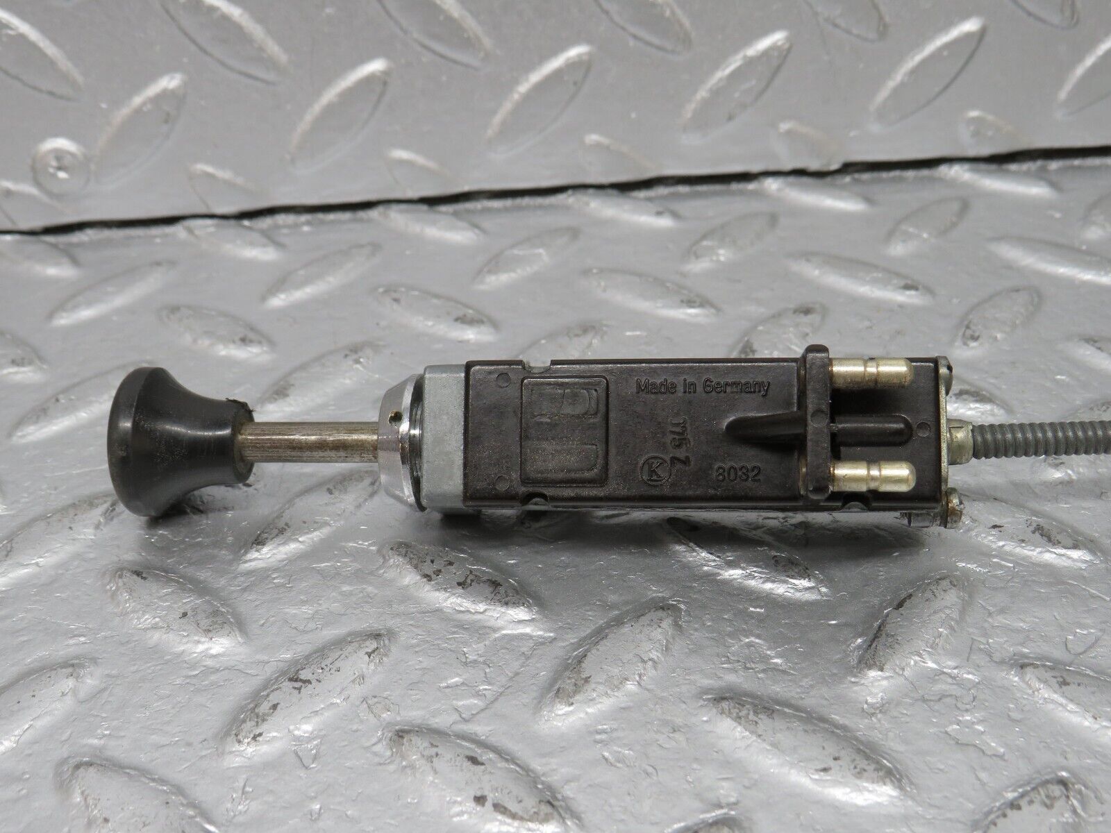 40453 Mercedes-Benz W110 230 Carburettor Choke Cable Pull Switch