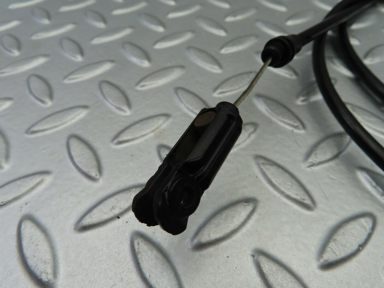 6718 Mercedes-Benz S124 E220 Wagon Bonnet Release Cable