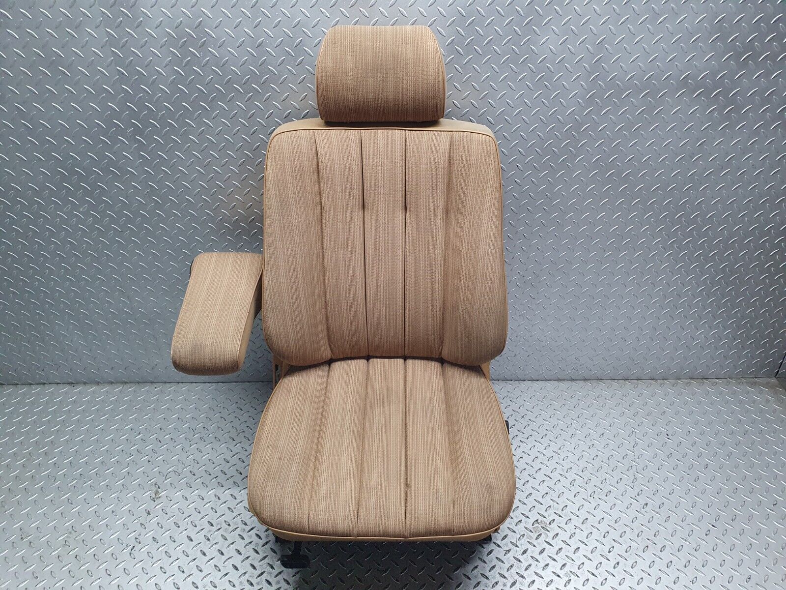 41375 Mercedes-Benz W124 200E Front Left Passenger Side Seat Palomino 1249101050