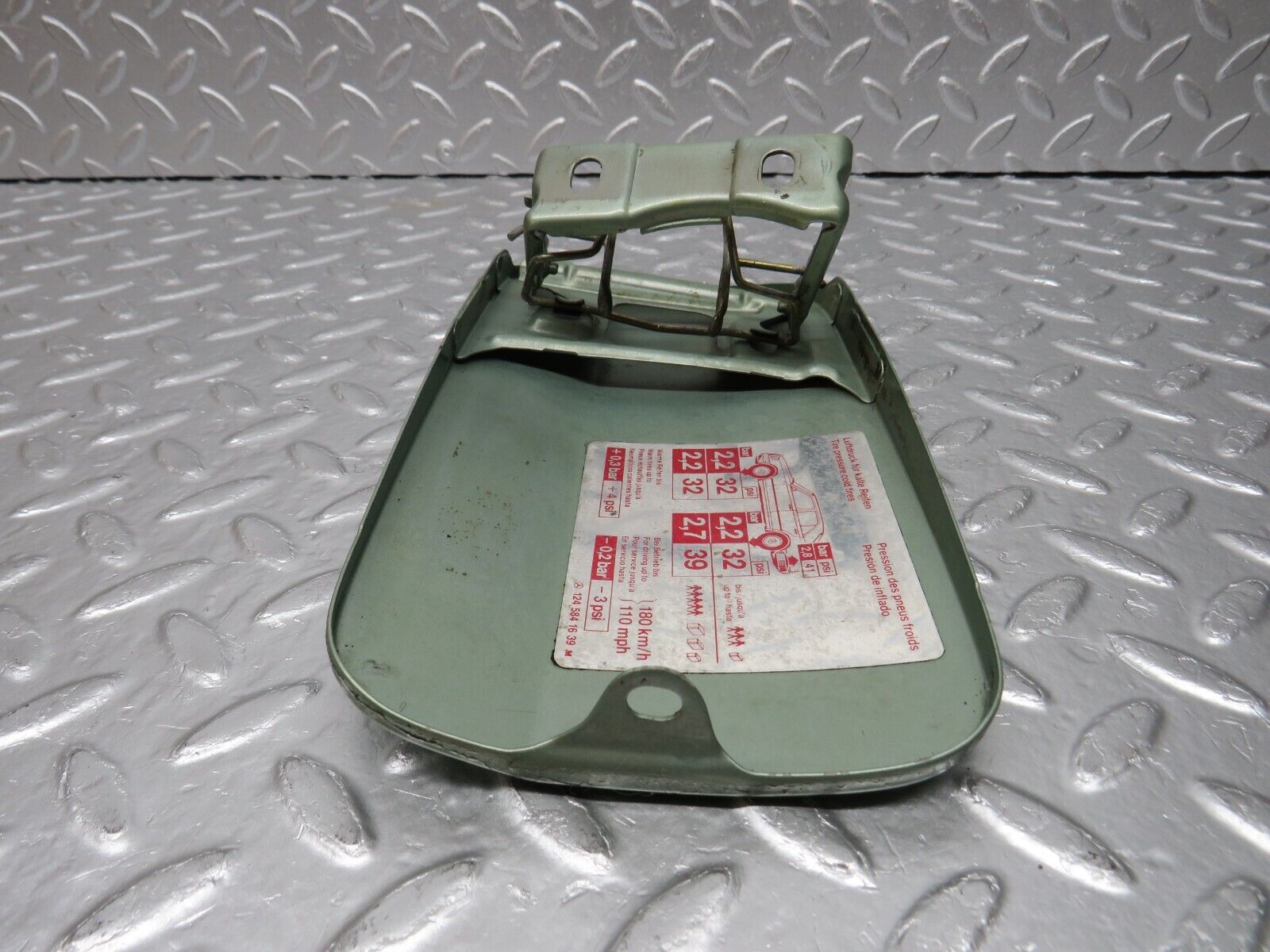 34031 Mercedes-Benz W124 260E Fuel Tank Flap Cap 1245841639