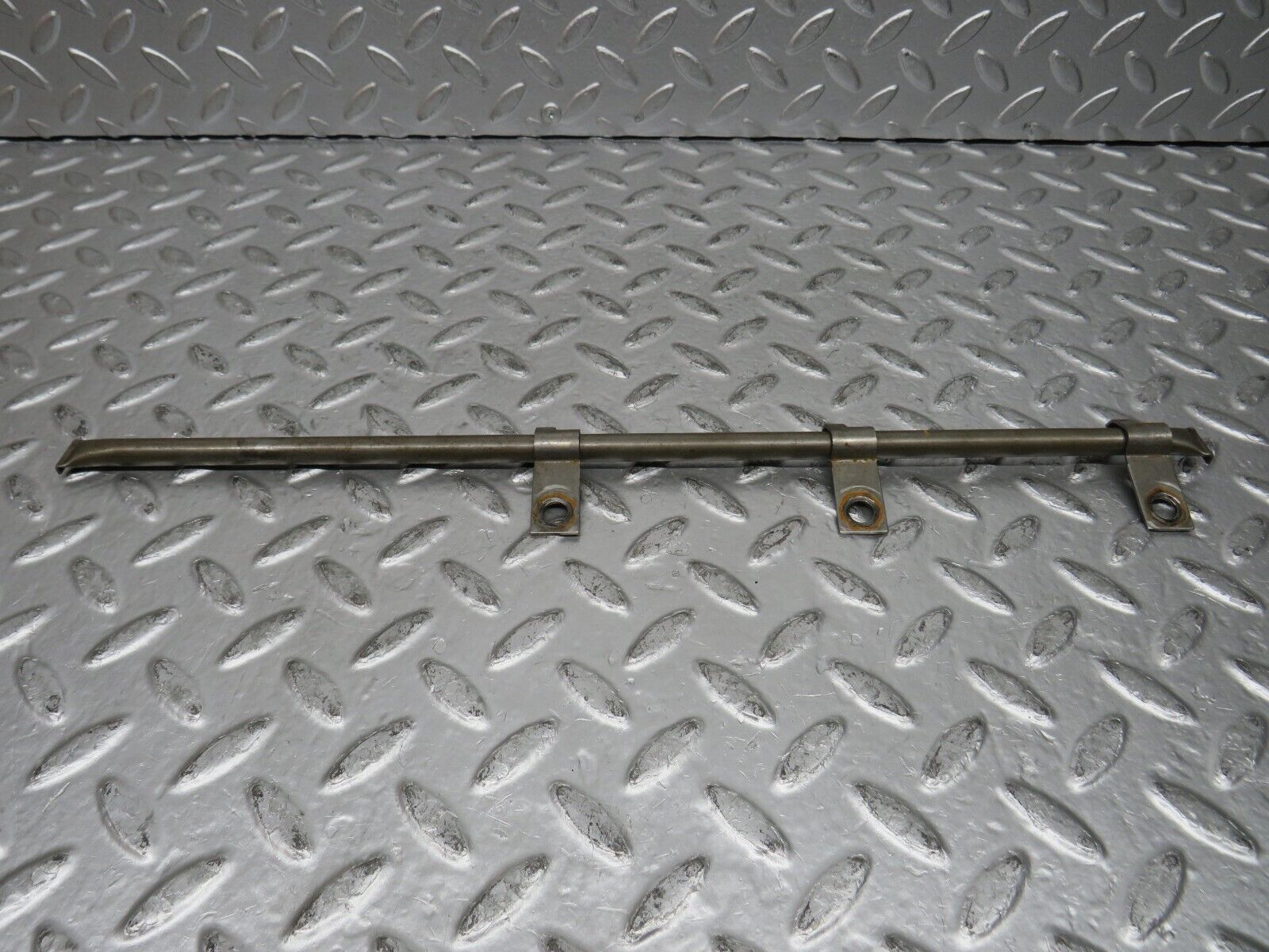 29941 Mercedes-Benz W123 230E Camshaft Oil Tube