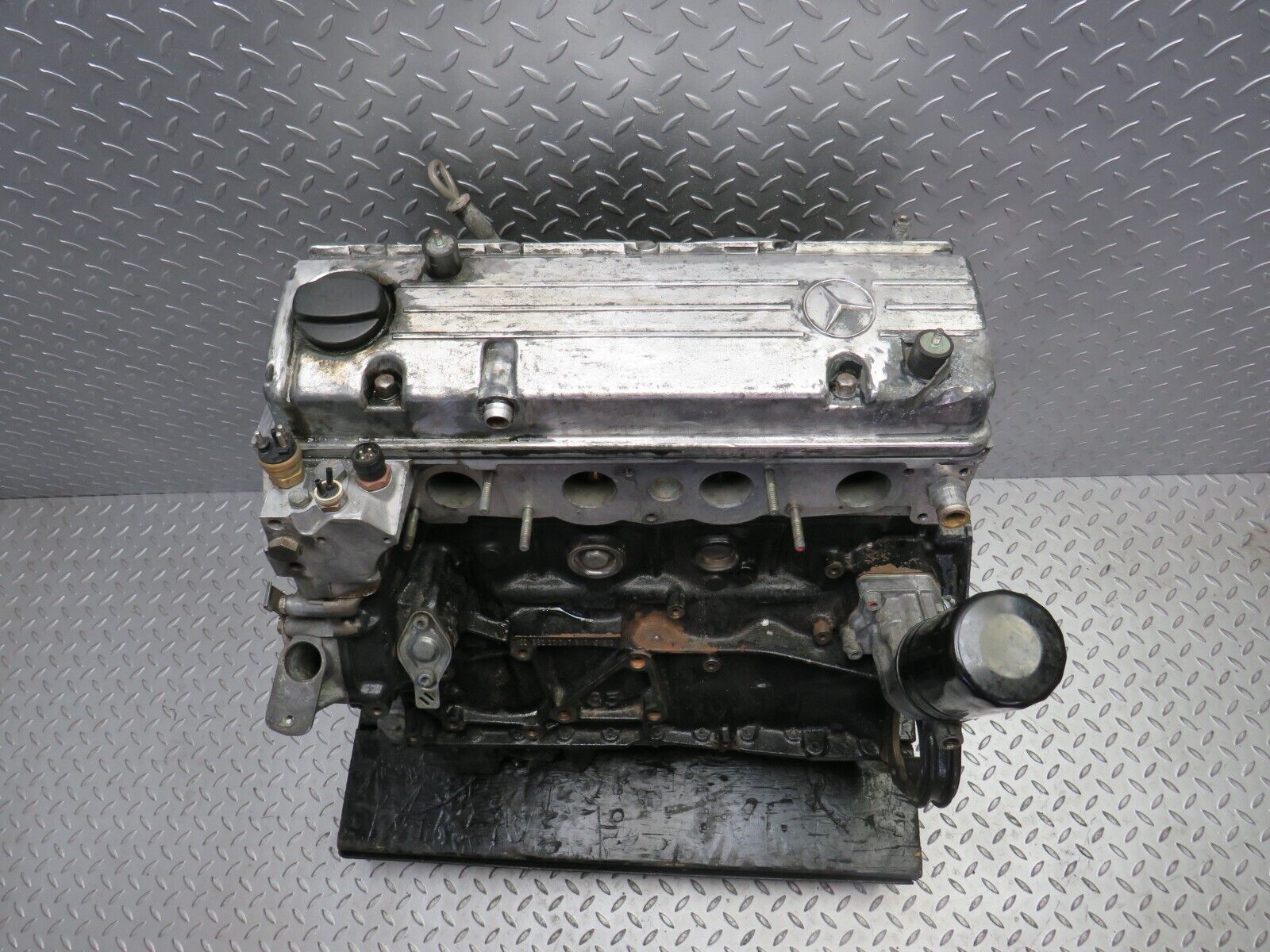 30570 Mercedes-Benz W124 230E Complete Engine 1020113501 M102.982