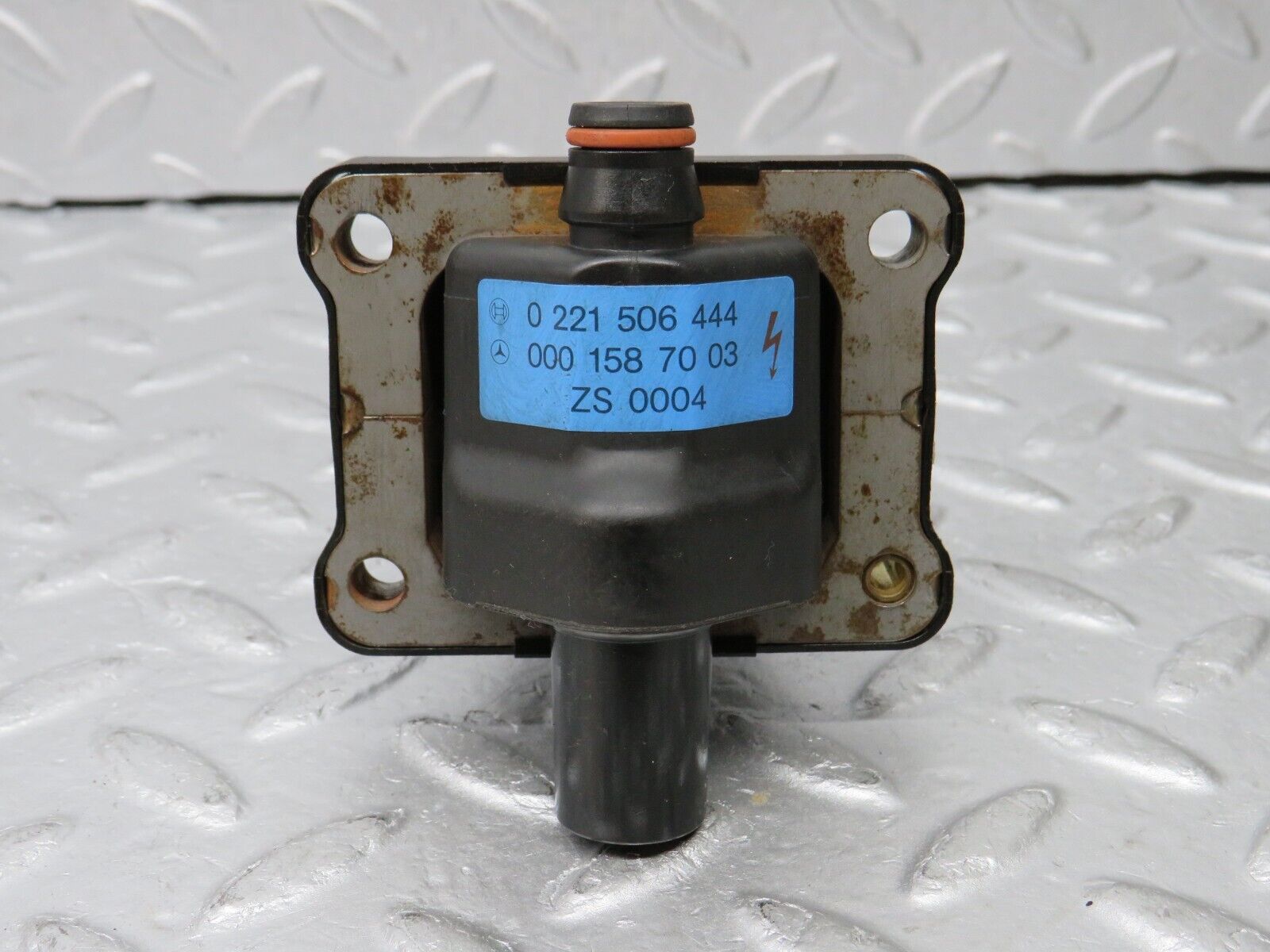 38345 Mercedes-Benz R129 280SL Coupe Ignition Coil Bosch 0221506444 0001587003 0001593642