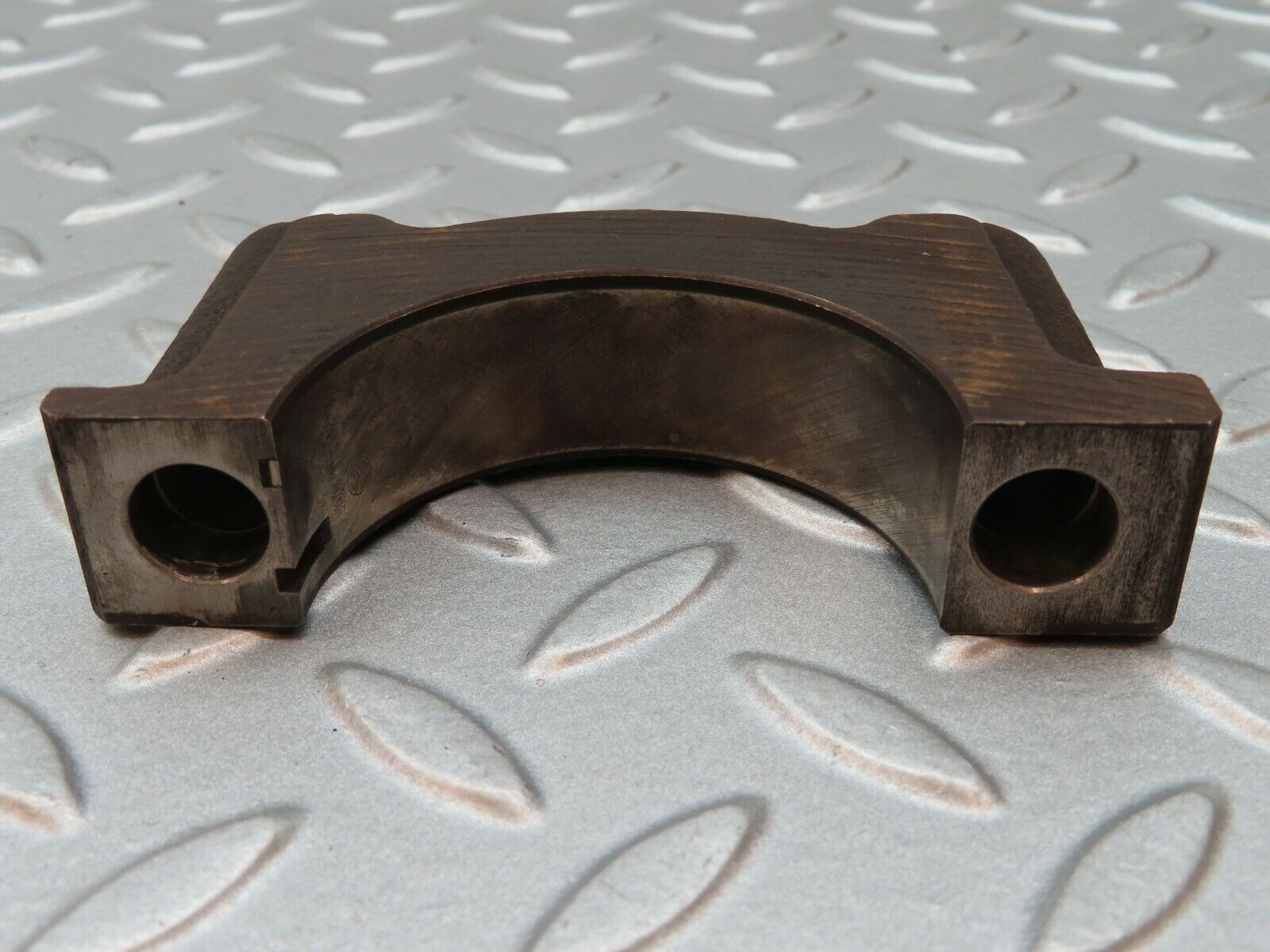 3955 Mercedes-Benz S123 200T Wagon Crankshaft Bearing Holder Block 1020011