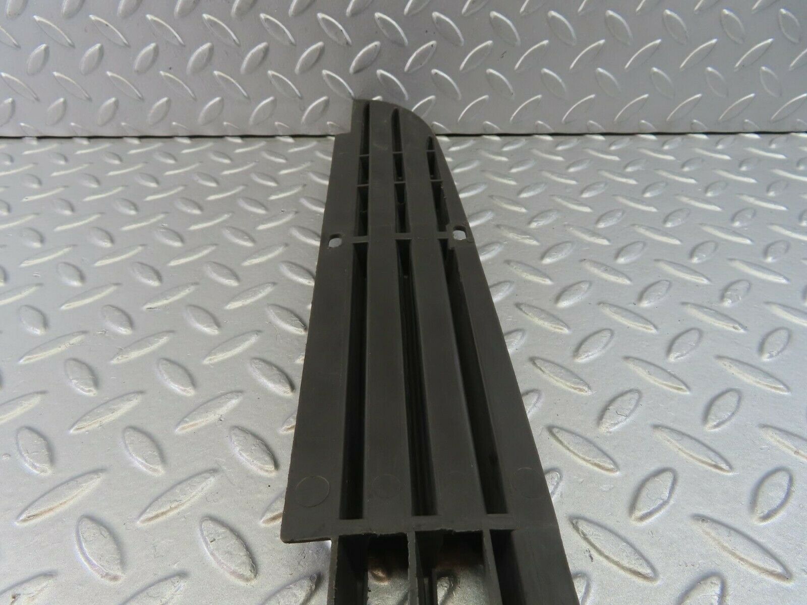 8866 Mercedes-Benz W115 Front Lower Grill Right