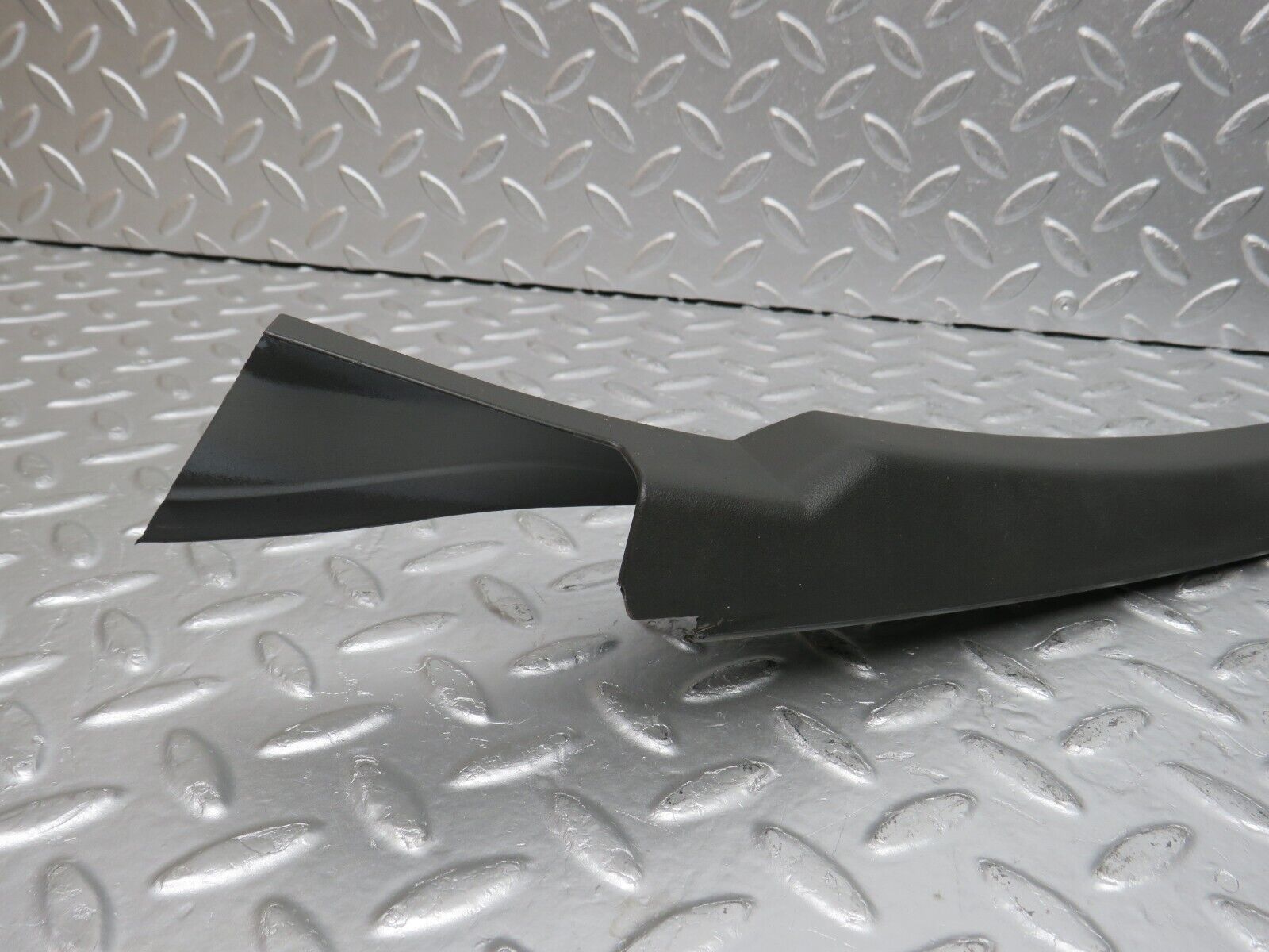 32285 Mercedes-Benz W220 S430 Front Left Door Window Frame Trim 2207250171