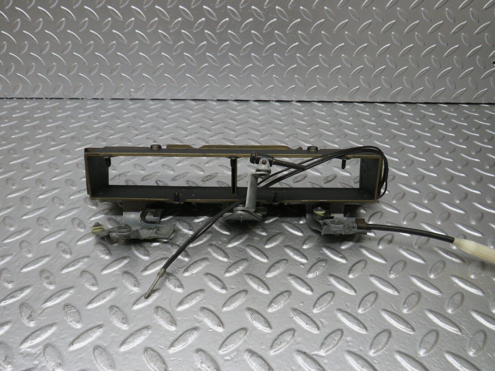 25097 Mercedes-Benz W126 Dashboard Centre Air Vent Console 1268310030