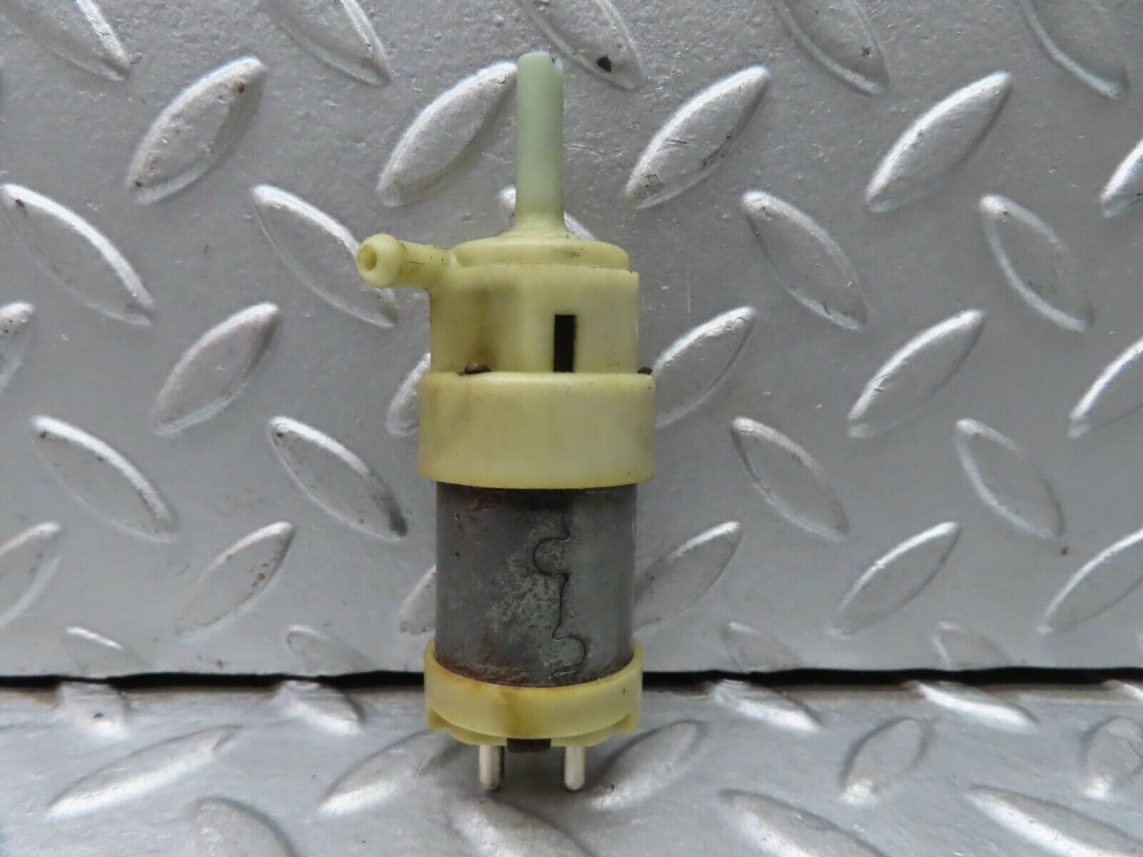 19174 Mercedes-Benz W123 300D Windscreen Washer Pump