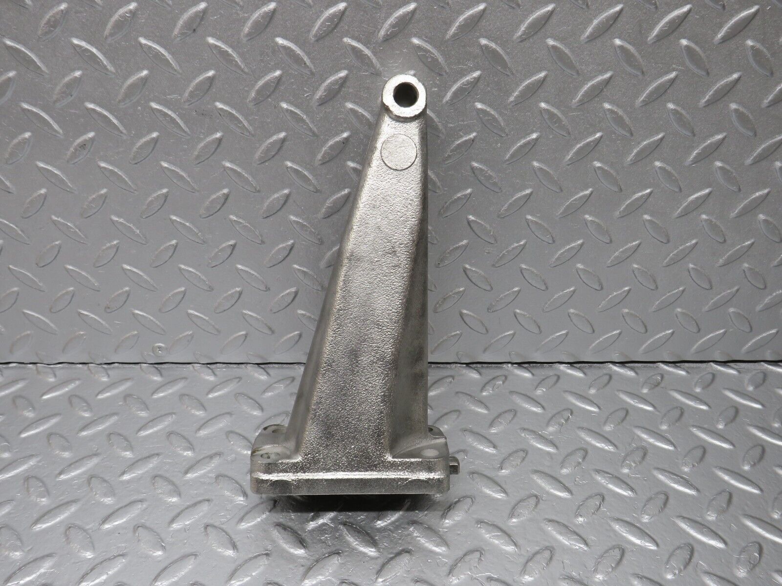 40300 Mercedes-Benz W110 230 Engine Mount Bracket Left Side 1802233004