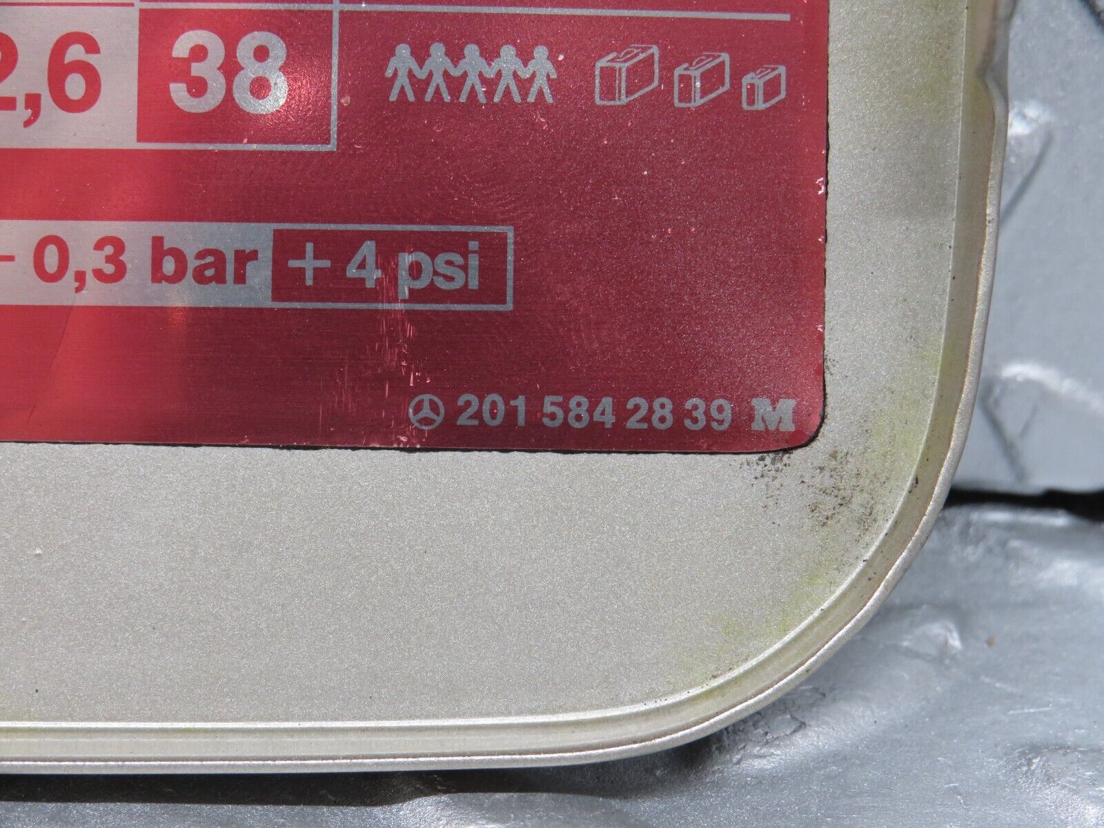 36548 Mercedes-Benz W201 190E 2.0L Fuel Tank Flap Cap 2015842839