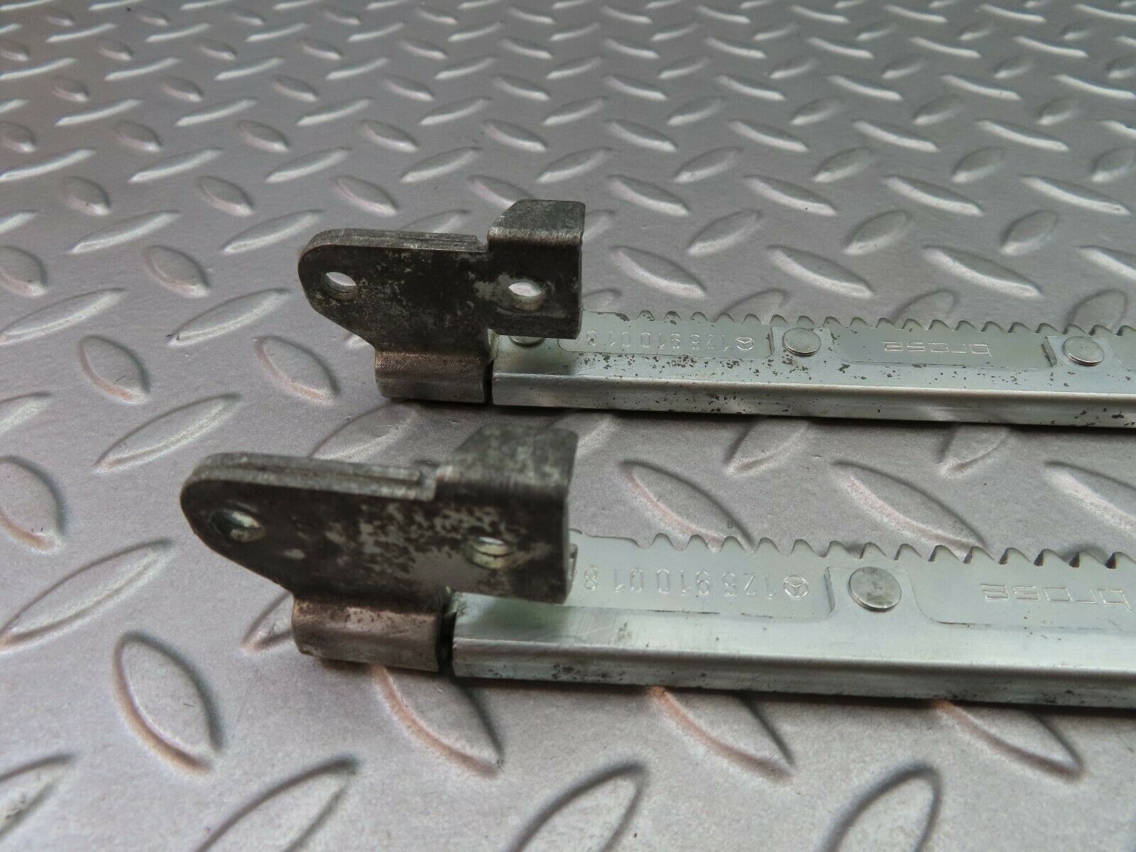 6234 Mercedes-Benz W126 380SE Electric Seat Rail Pair 1269100184