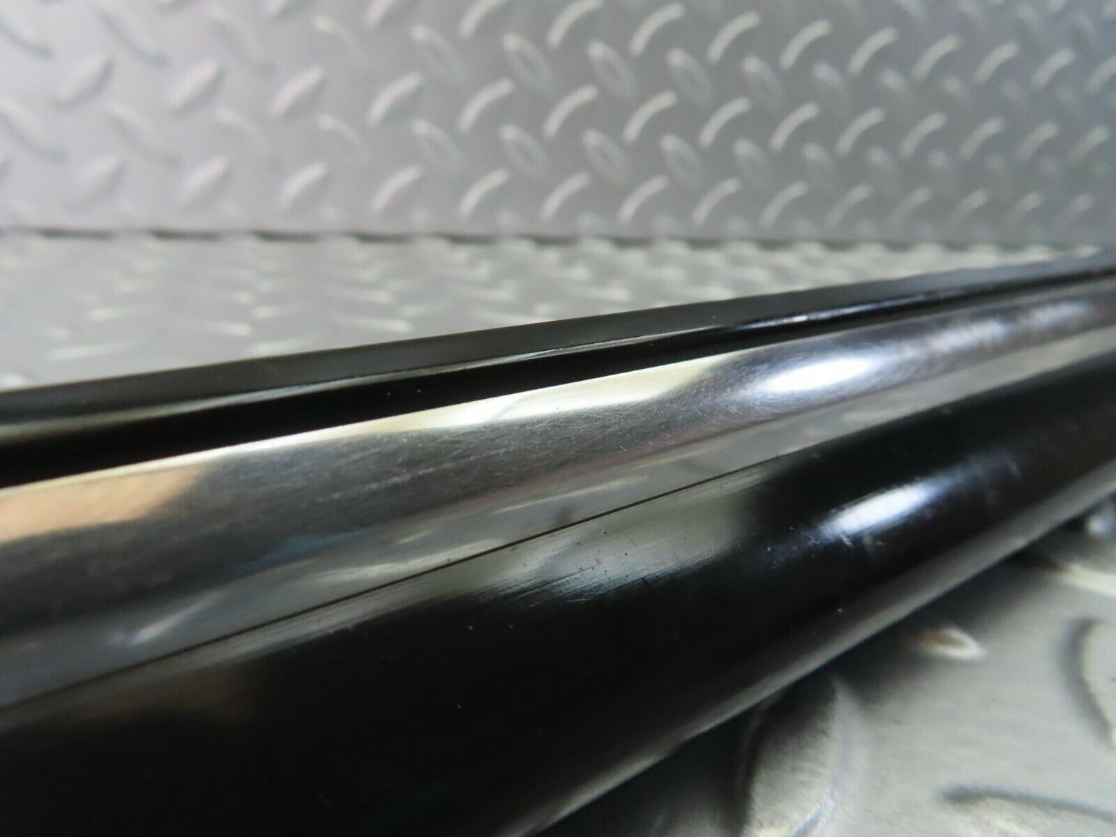 10296 Mercedes-Benz C107 Coupe Right Door Centre Moulding Trim