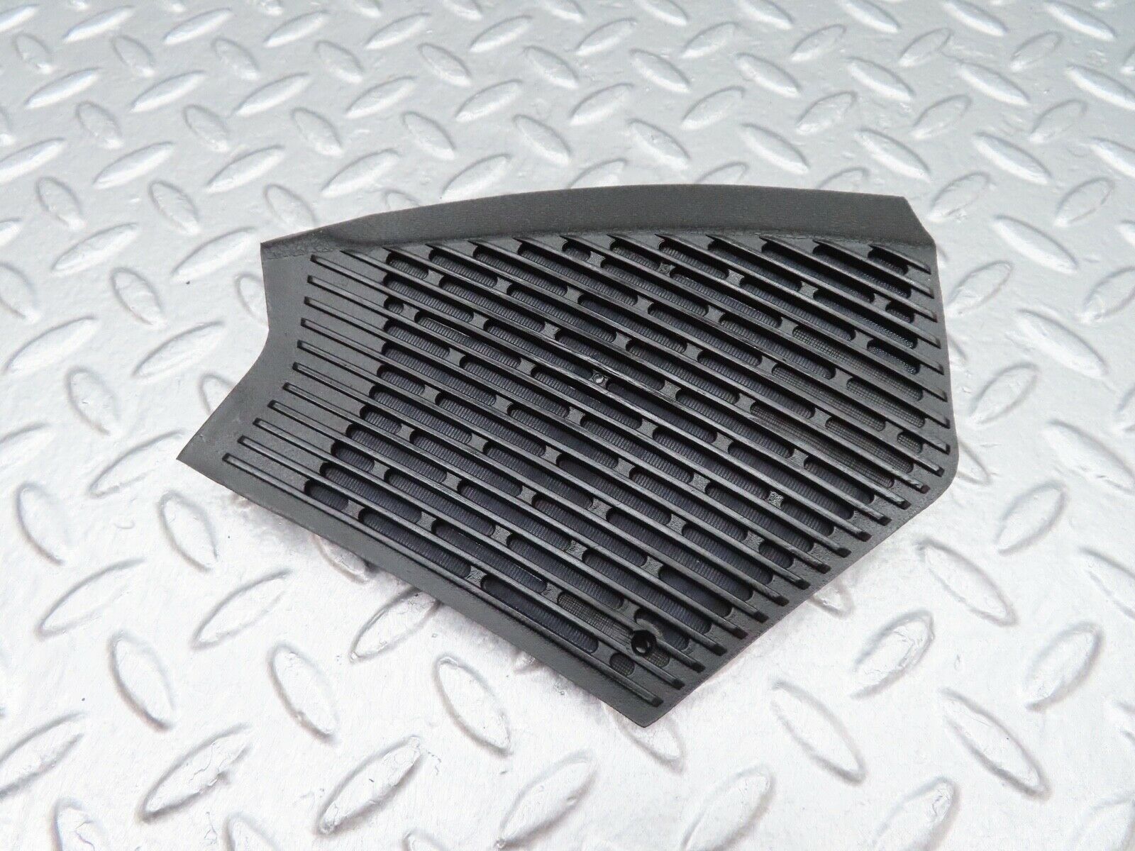 17925 Mercedes-Benz W123 200 Dashboard Speaker Cover Grill Right