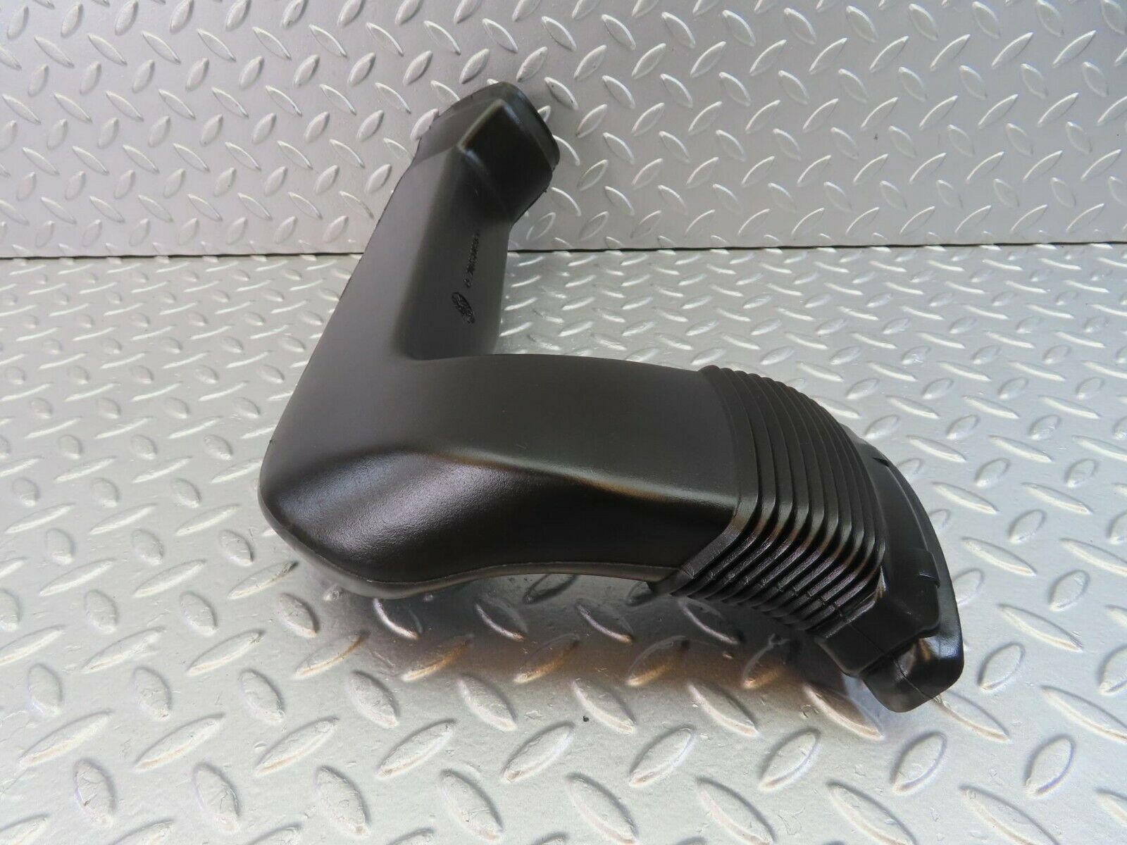 10452 Mercedes-Benz W201 190E Air Duct Pipe Hose Left 2018310946