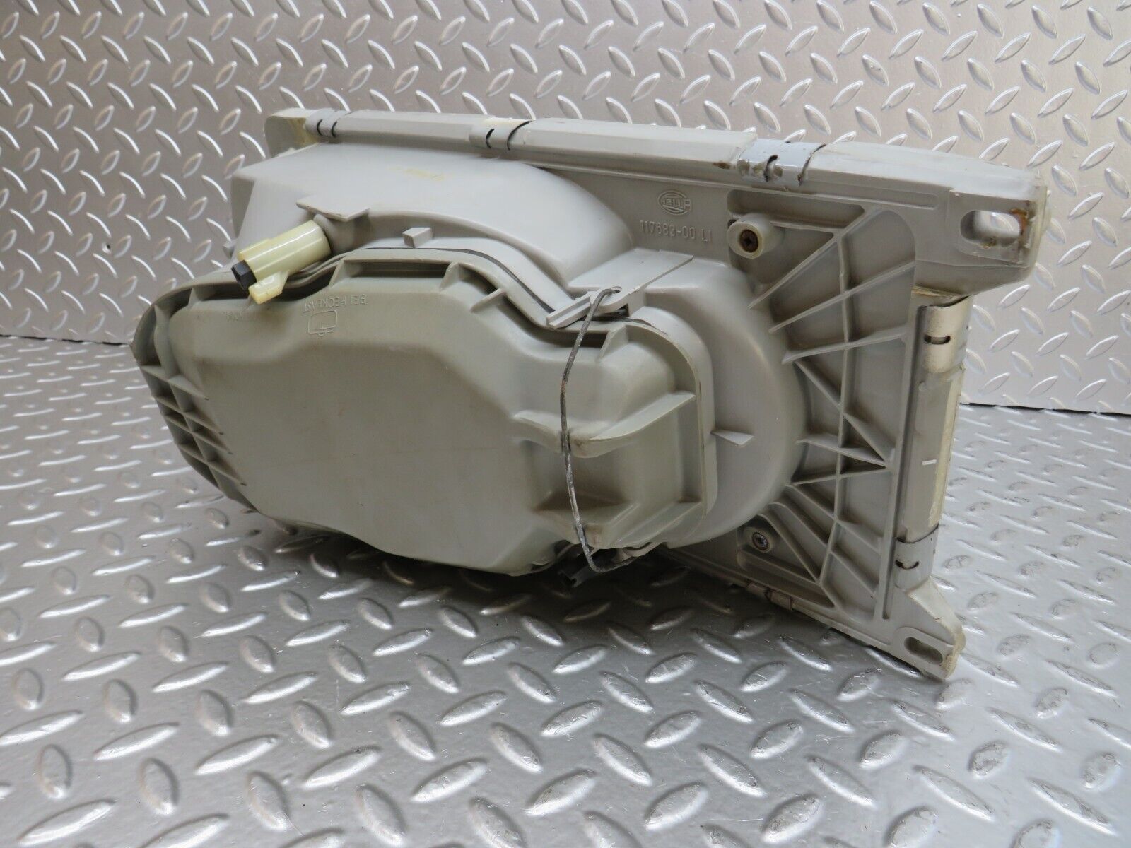 25398 Mercedes-Benz W123 200 Headlight Left Hella 11768300