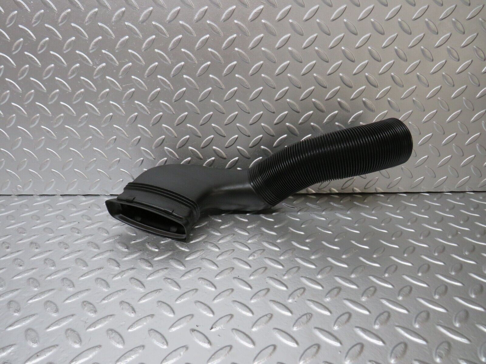 25139 Mercedes-Benz W201 190D Air Duct Heater Ventilation Right 2018311846