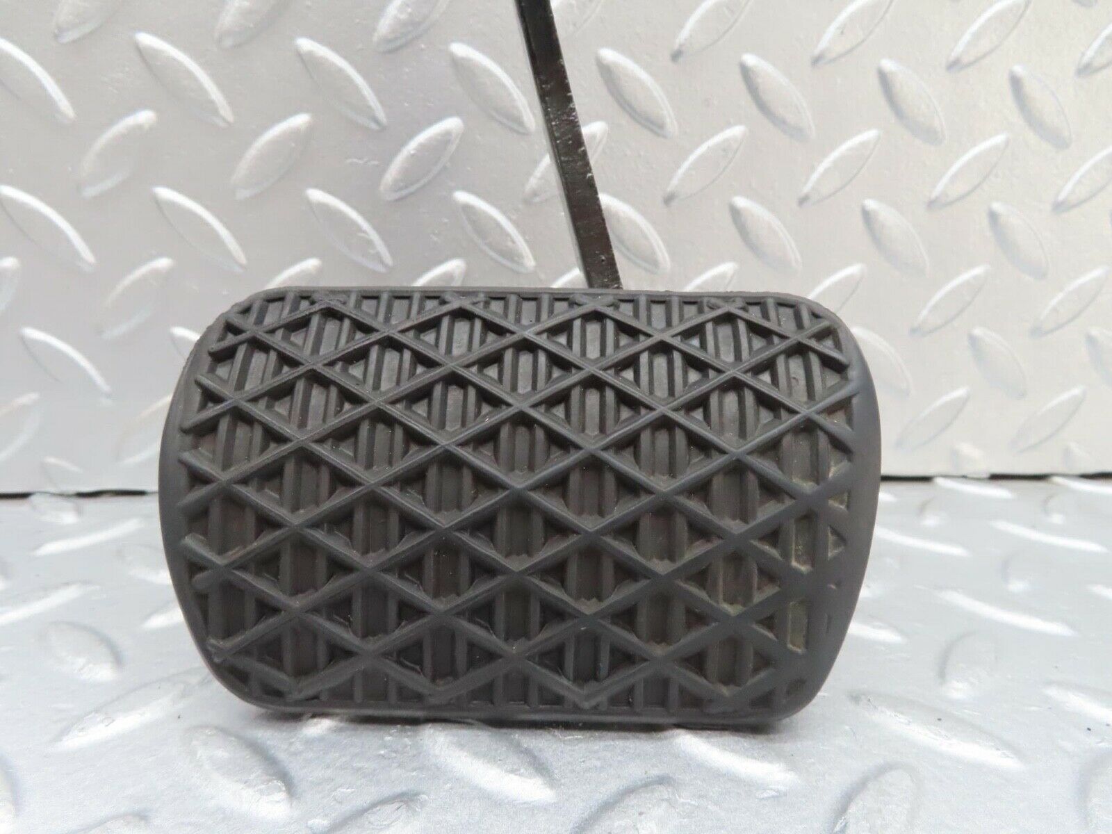 16011 Mercedes-Benz W123 280E Brake Pedal With Rubber 1232910082