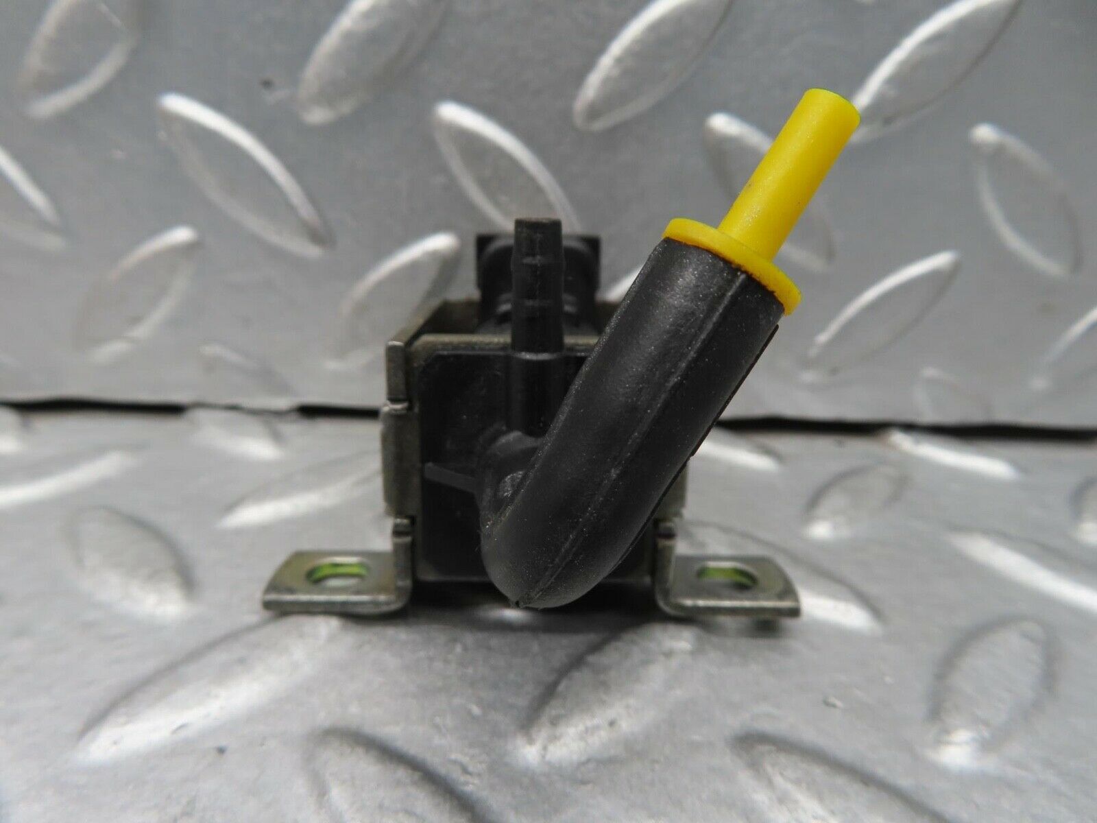 15096 Mercedes-Benz W140 S320 Vacuum Control Valve 0015408697