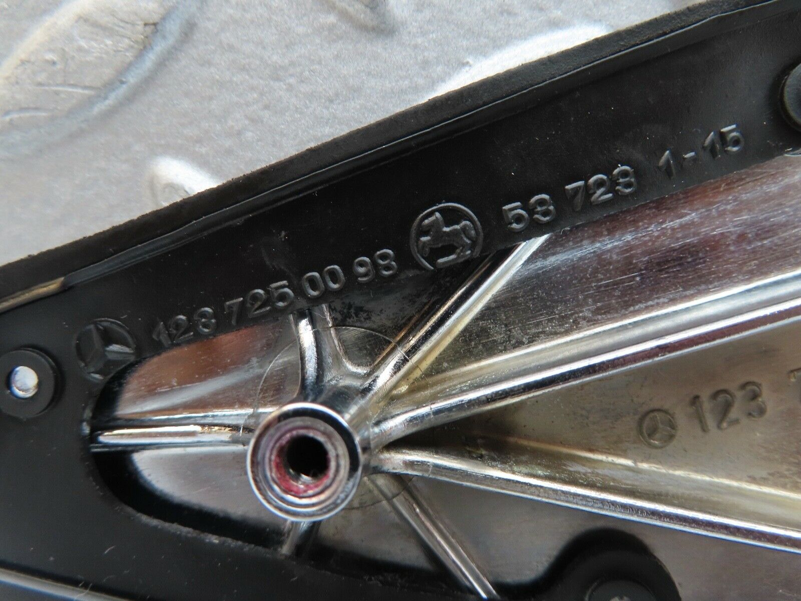 18106 Mercedes-Benz W123 200 Mirror Triangle Cover Right Side 1237250111