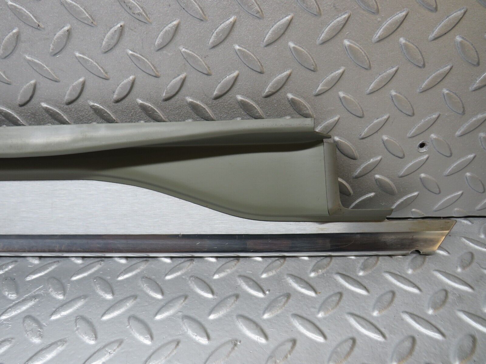 39522 Mercedes-Benz R129 320SL Coupe Right Door Sill Grey