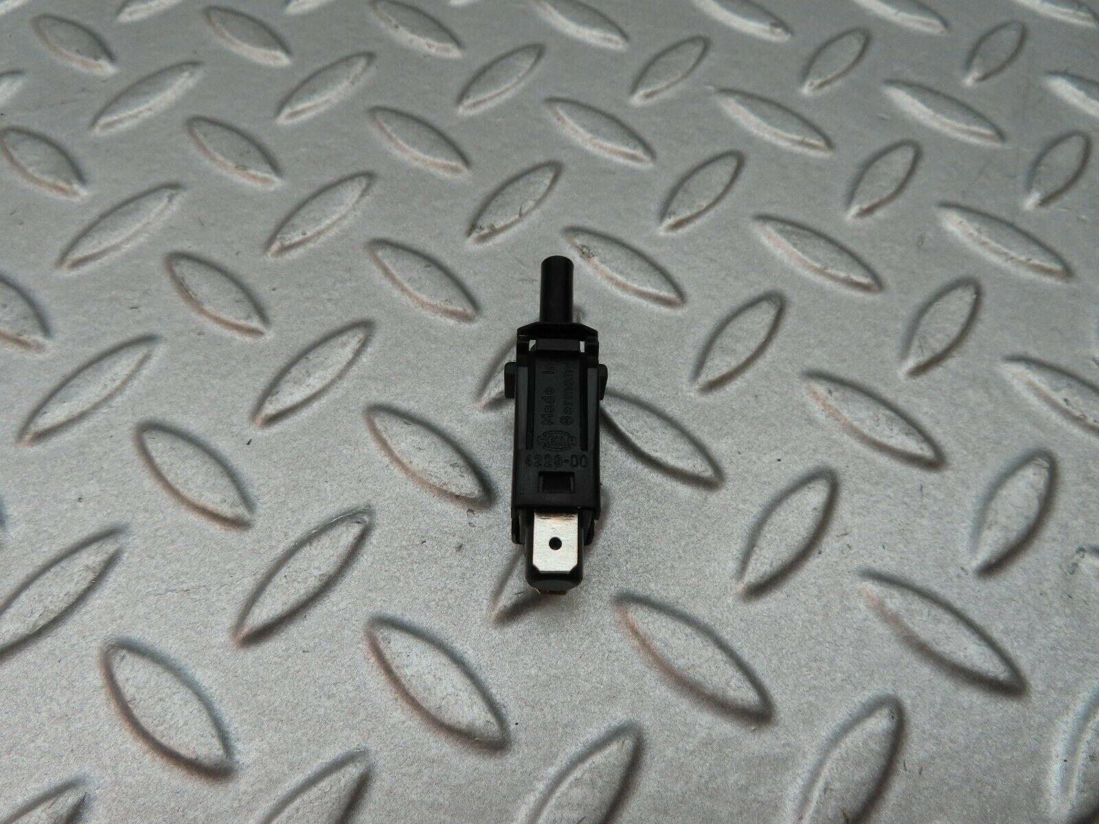 5761 Mercedes-Benz W123 200 Door Contact Switch 0015458714