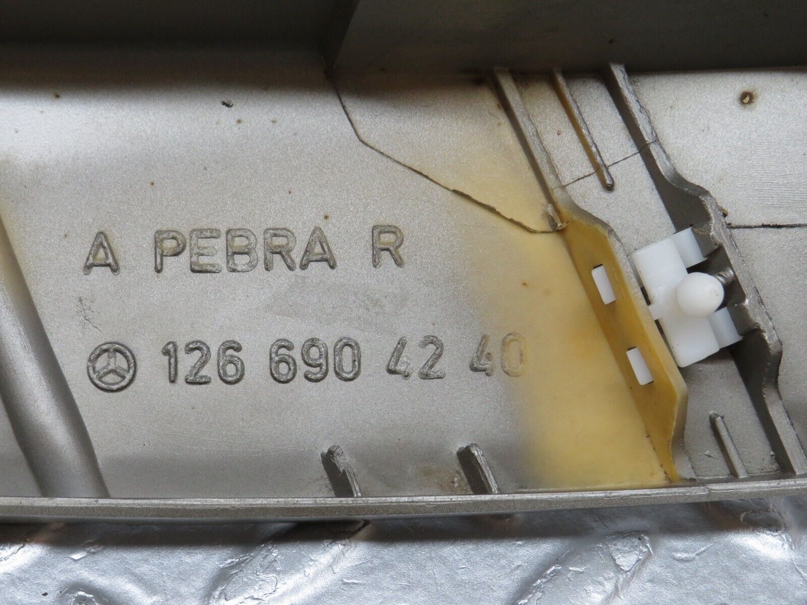 36008 Mercedes-Benz W126 420SE Rear Right Fender Wing Moulding Trim 1266904240