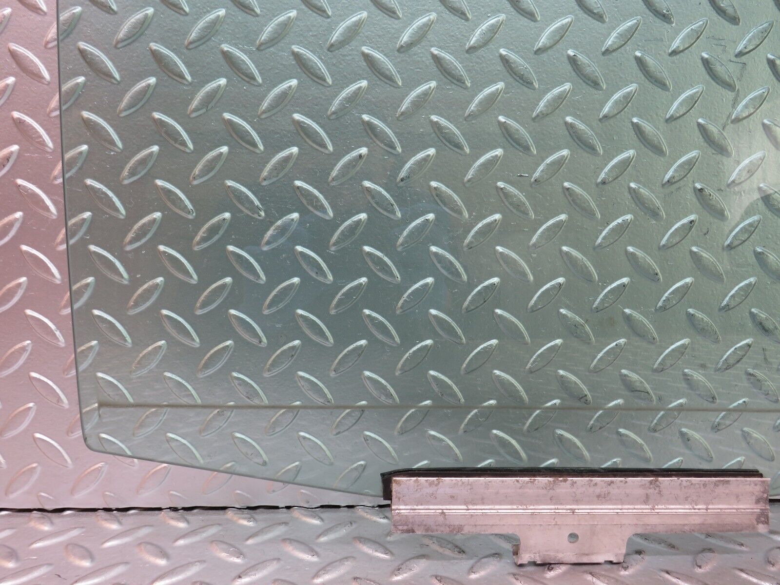 27635 Mercedes-Benz S124 300TE Wagon Rear Right Door Window Glass